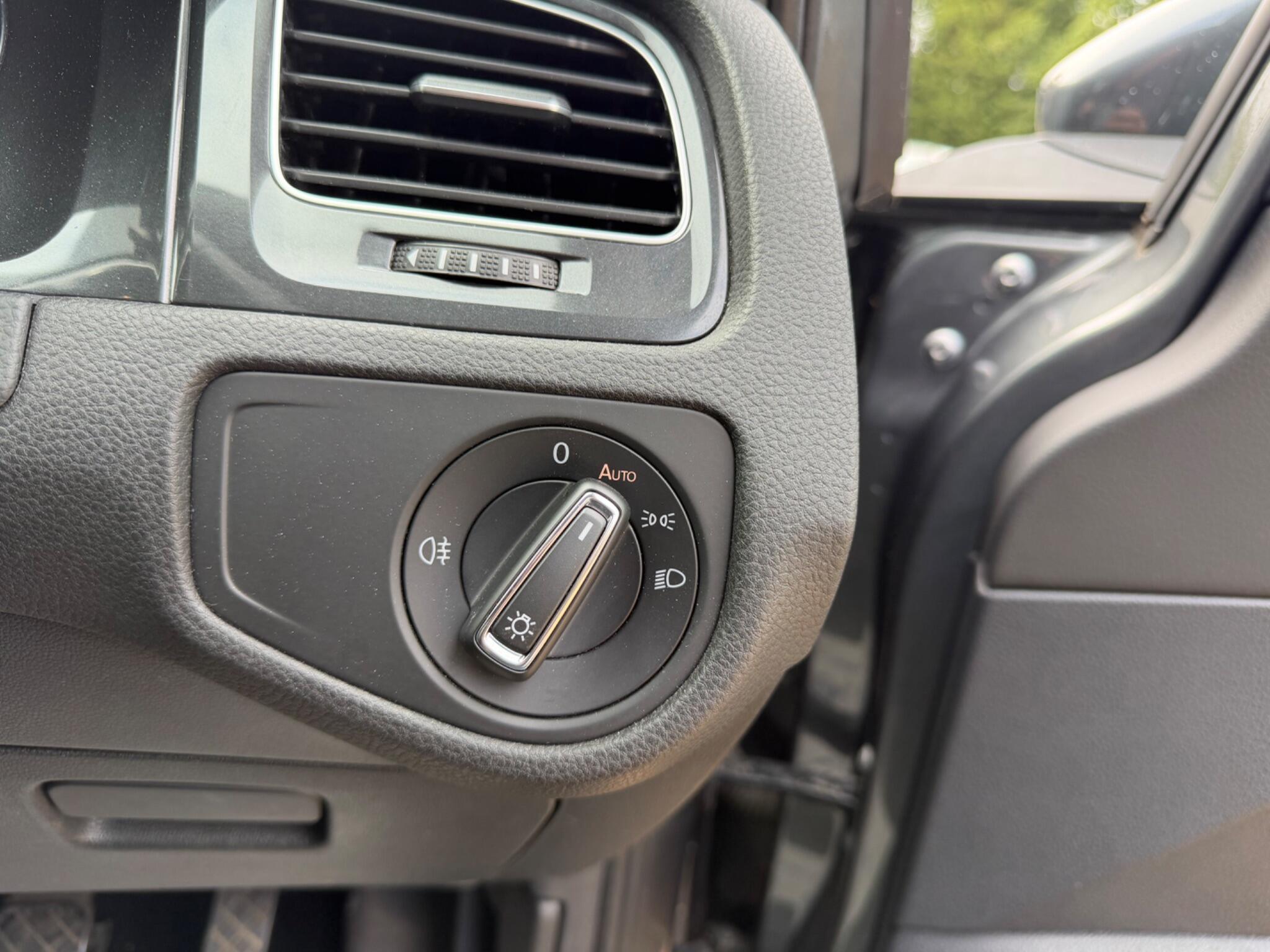 Volkswagen Golf view 18