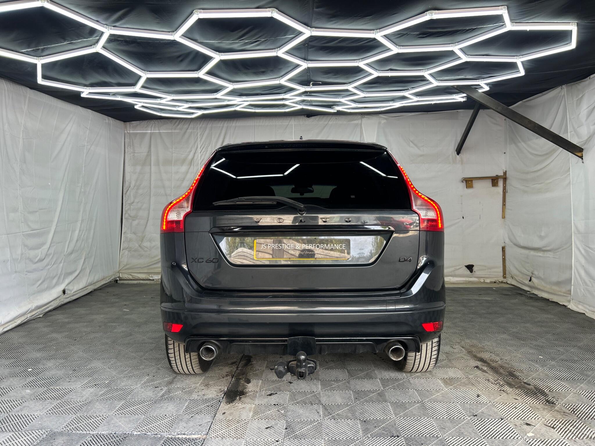 Volvo XC60 view 5