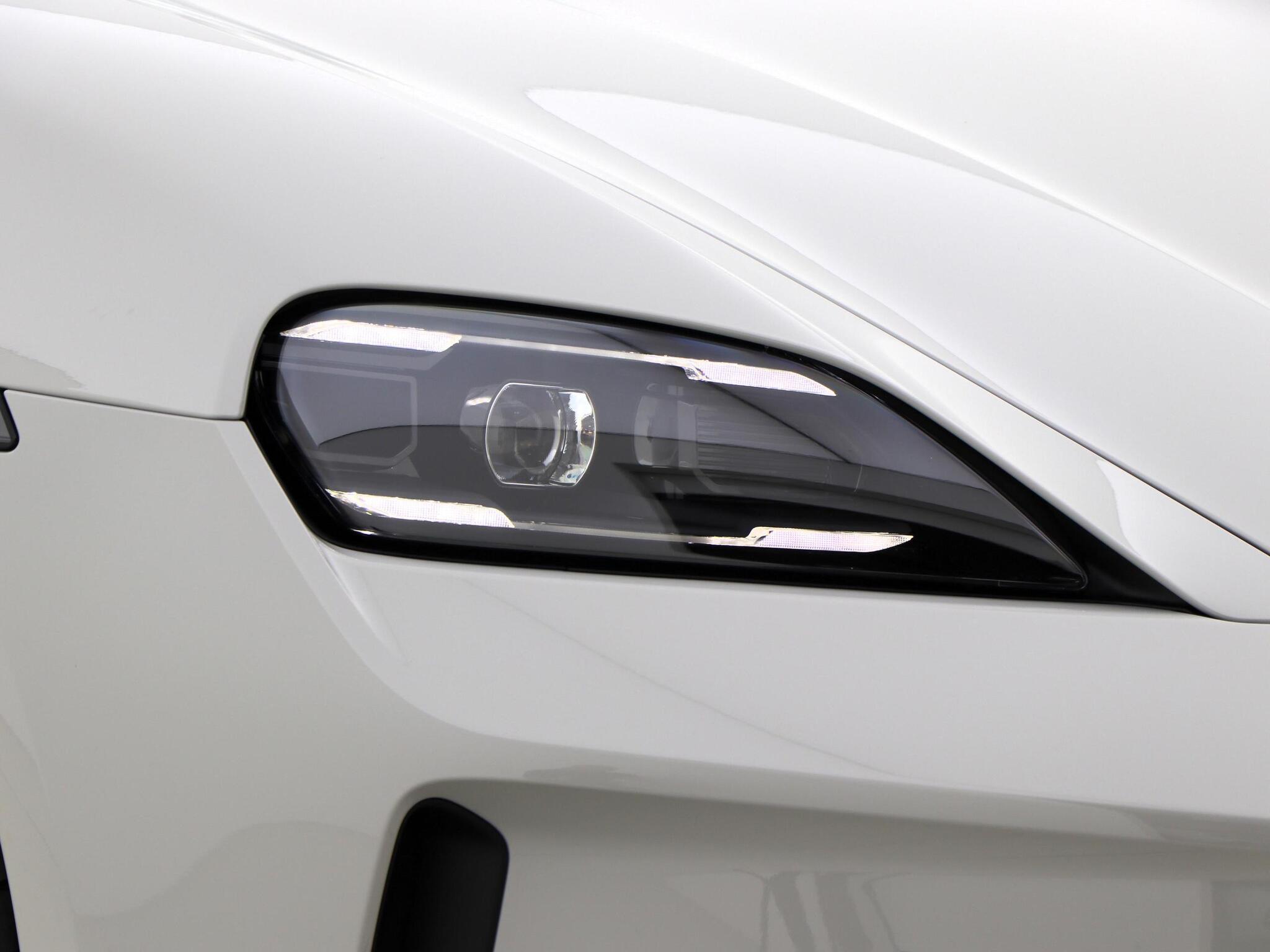Porsche Taycan view 12