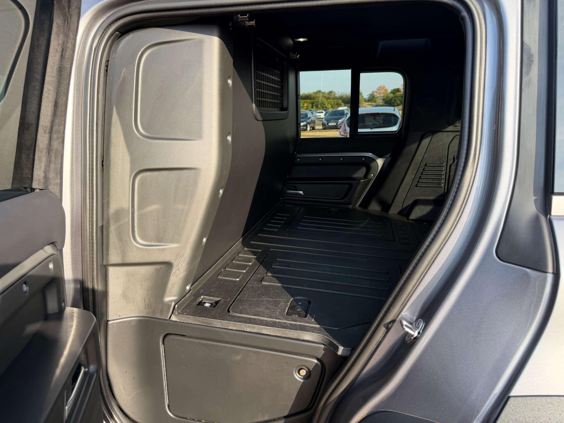 Land Rover Defender view 15
