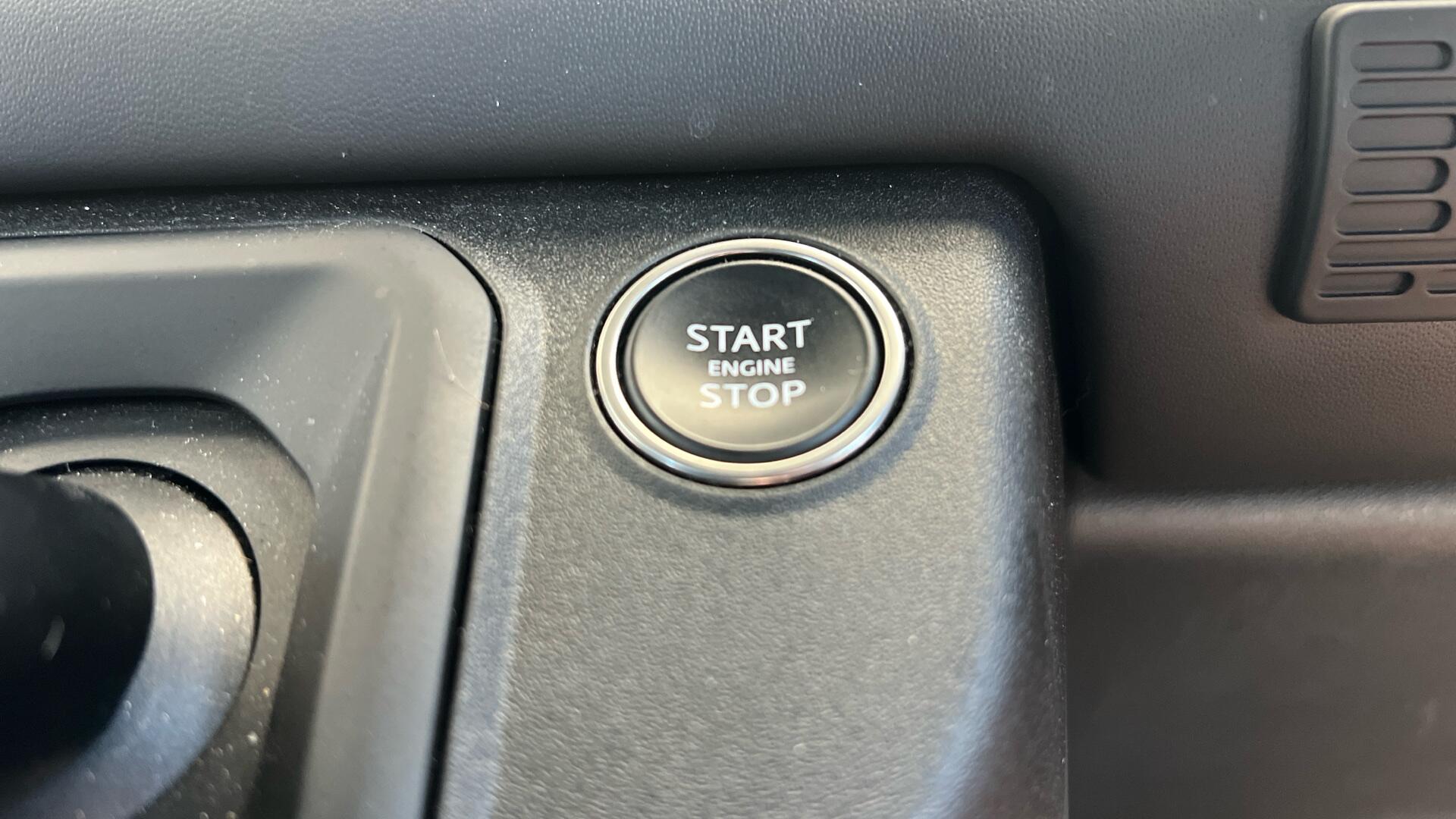 Land Rover Defender view 65