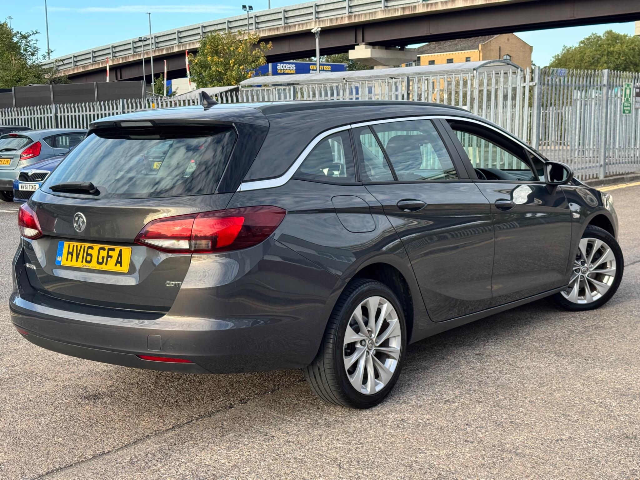 Vauxhall Astra view 15