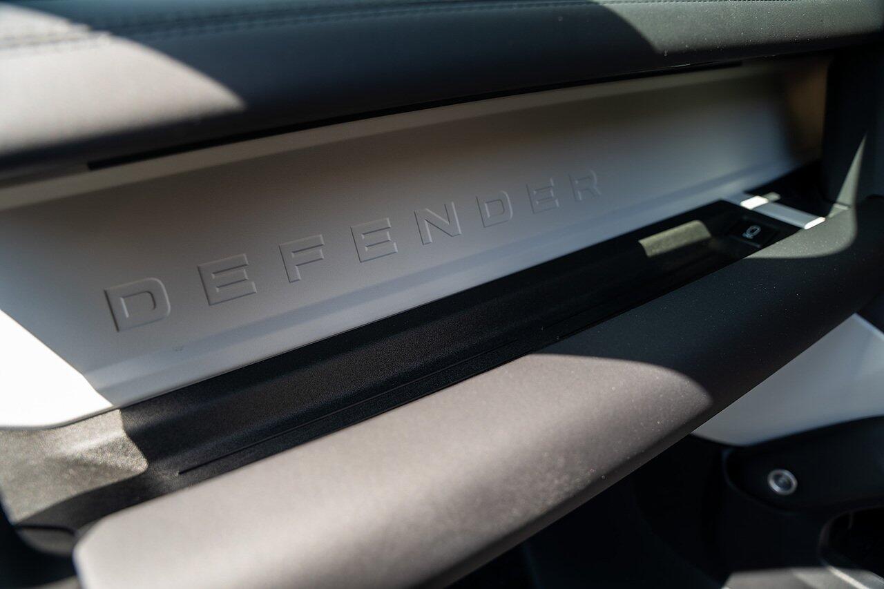 Land Rover Defender view 73