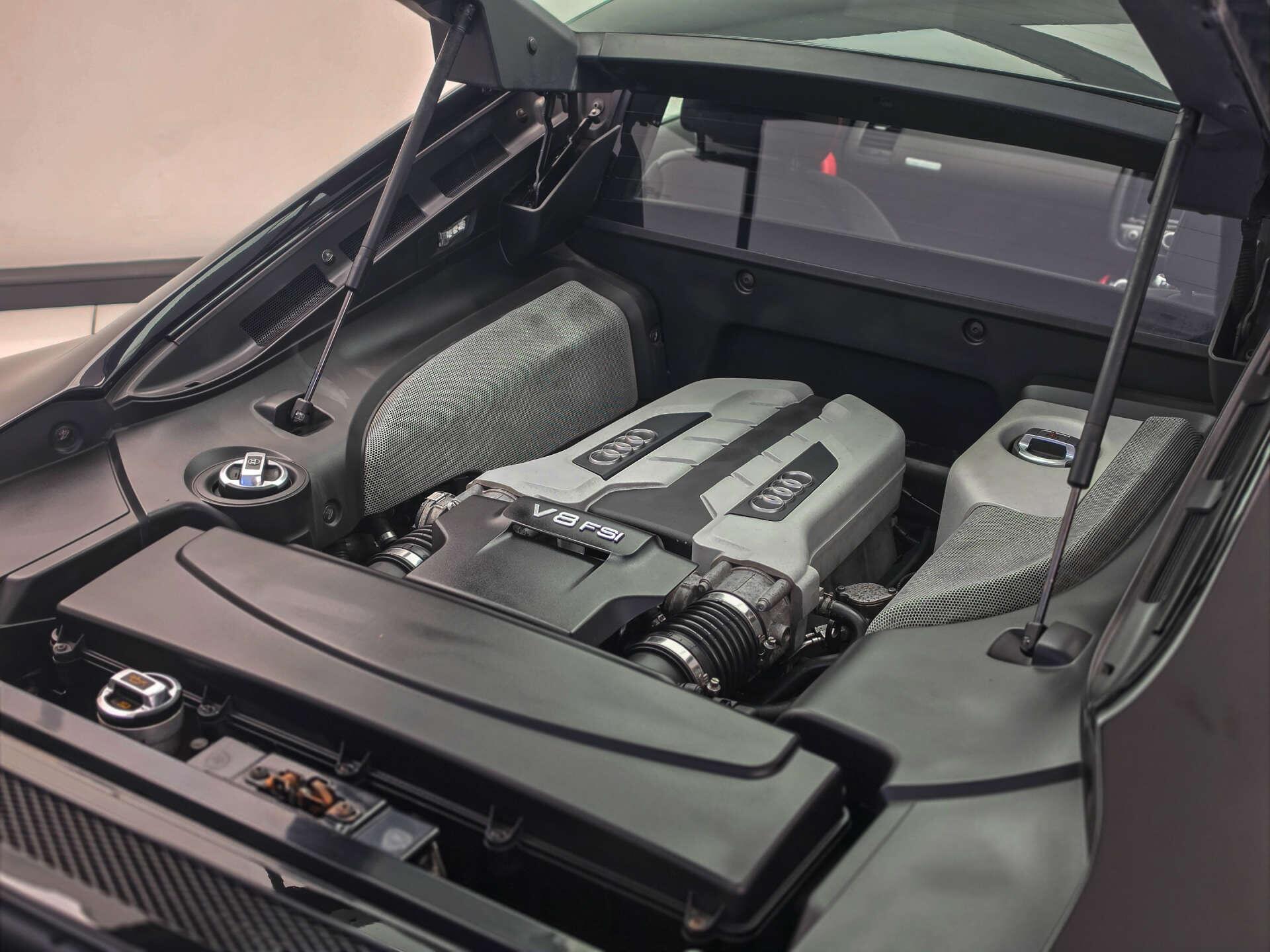 Audi R8 view 25