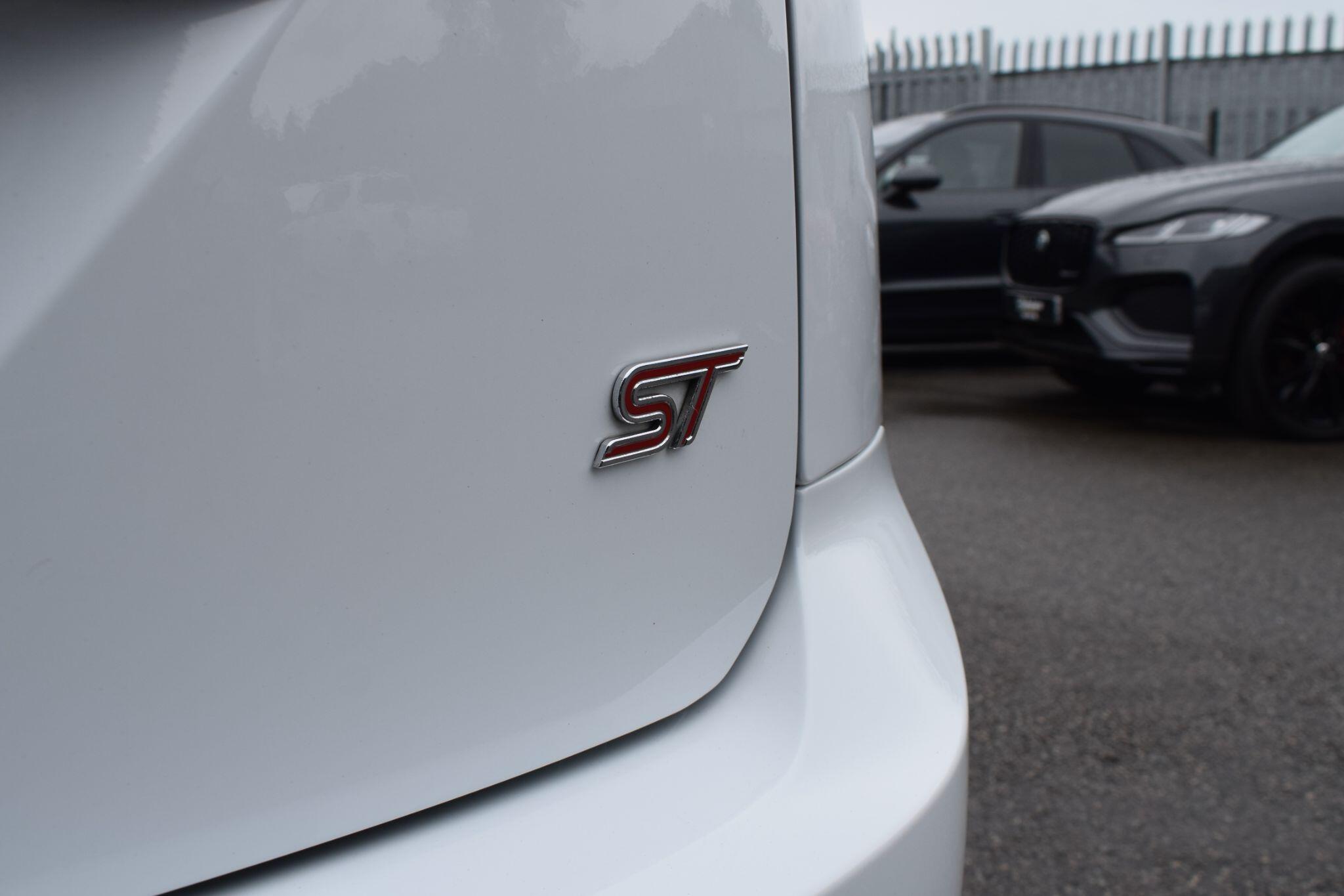 Ford Focus view 38
