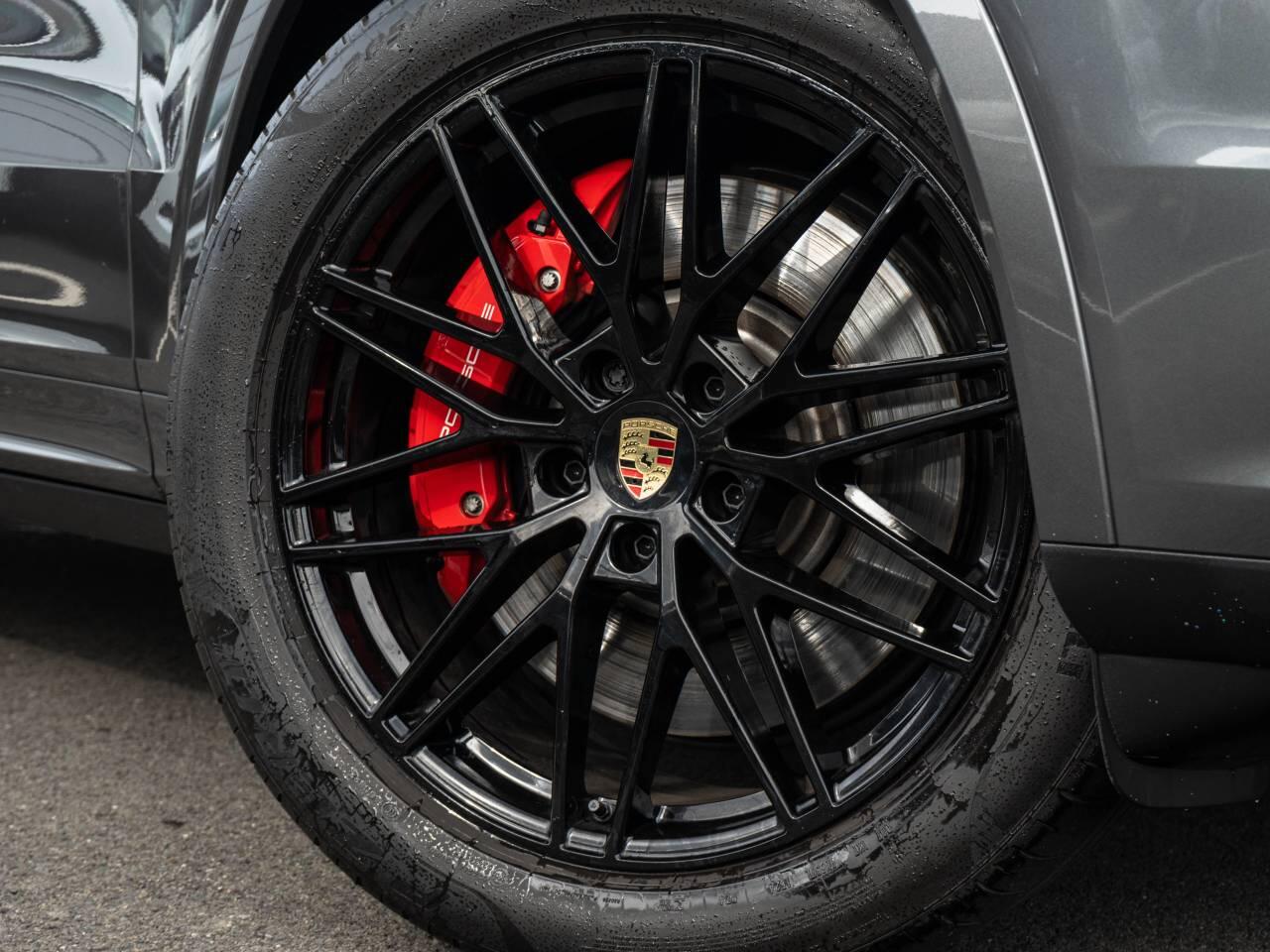 Porsche Cayenne view 38