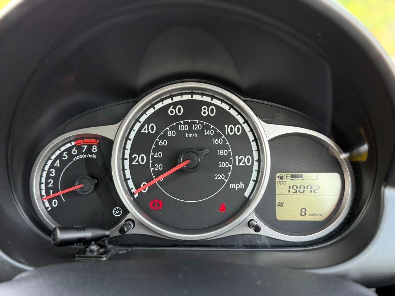 Mazda Mazda2 view 24