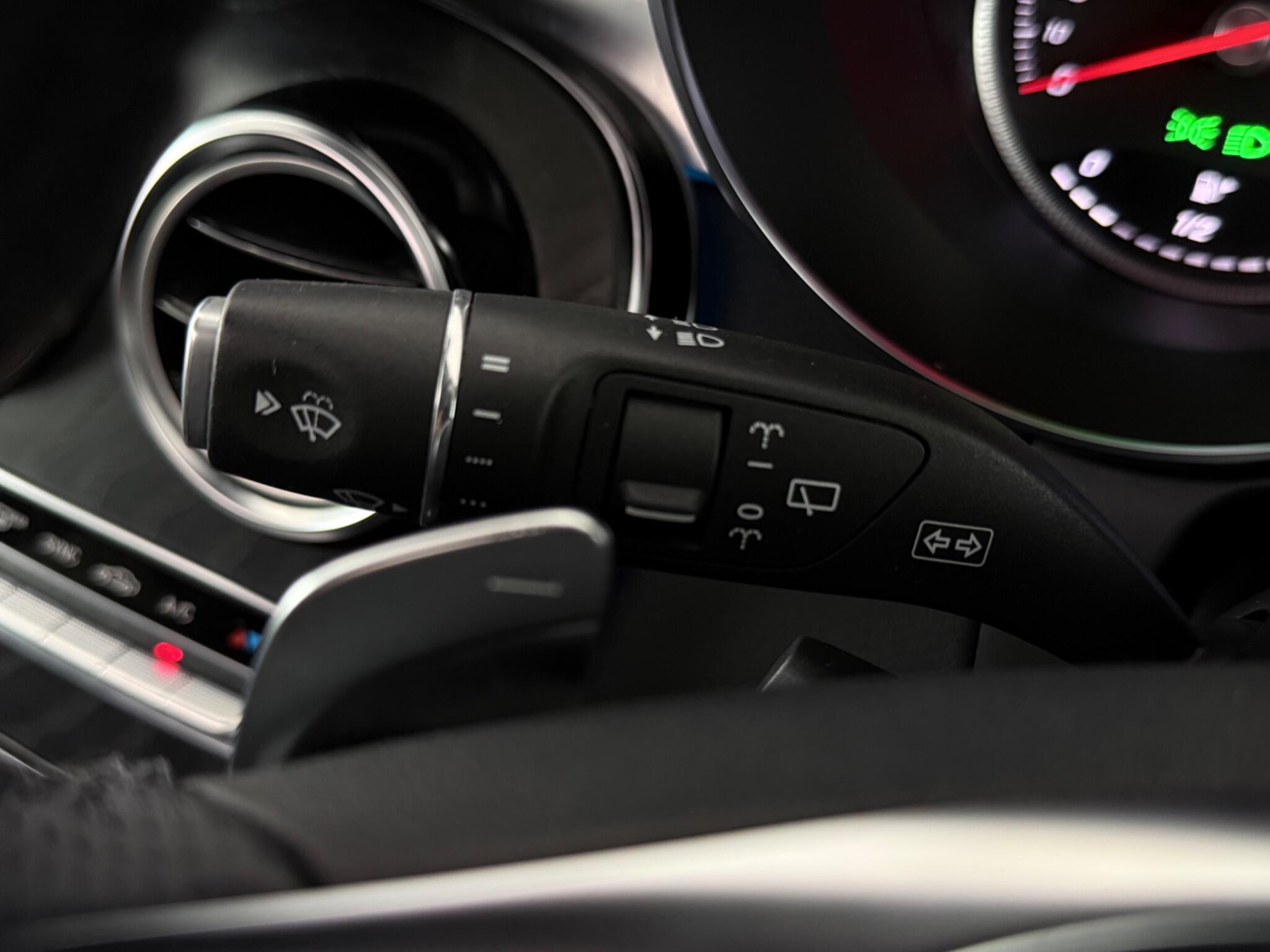 Mercedes-Benz GLC view 18