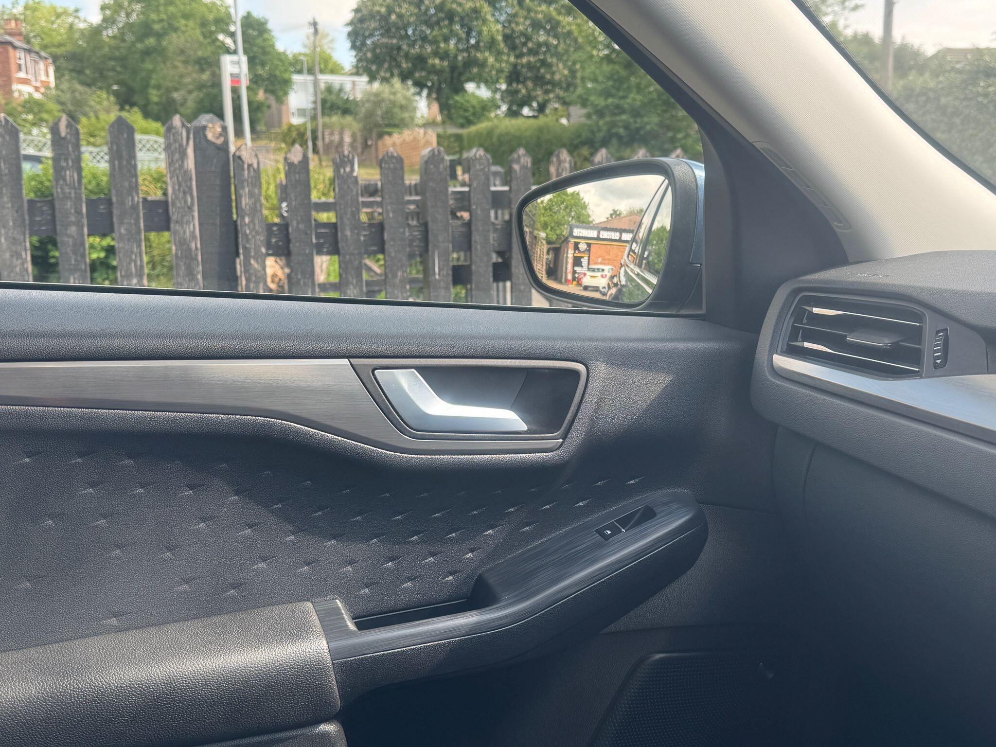 Ford Kuga view 43