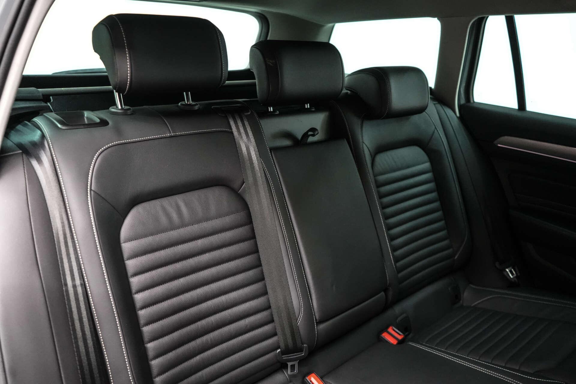 Volkswagen Passat view 21