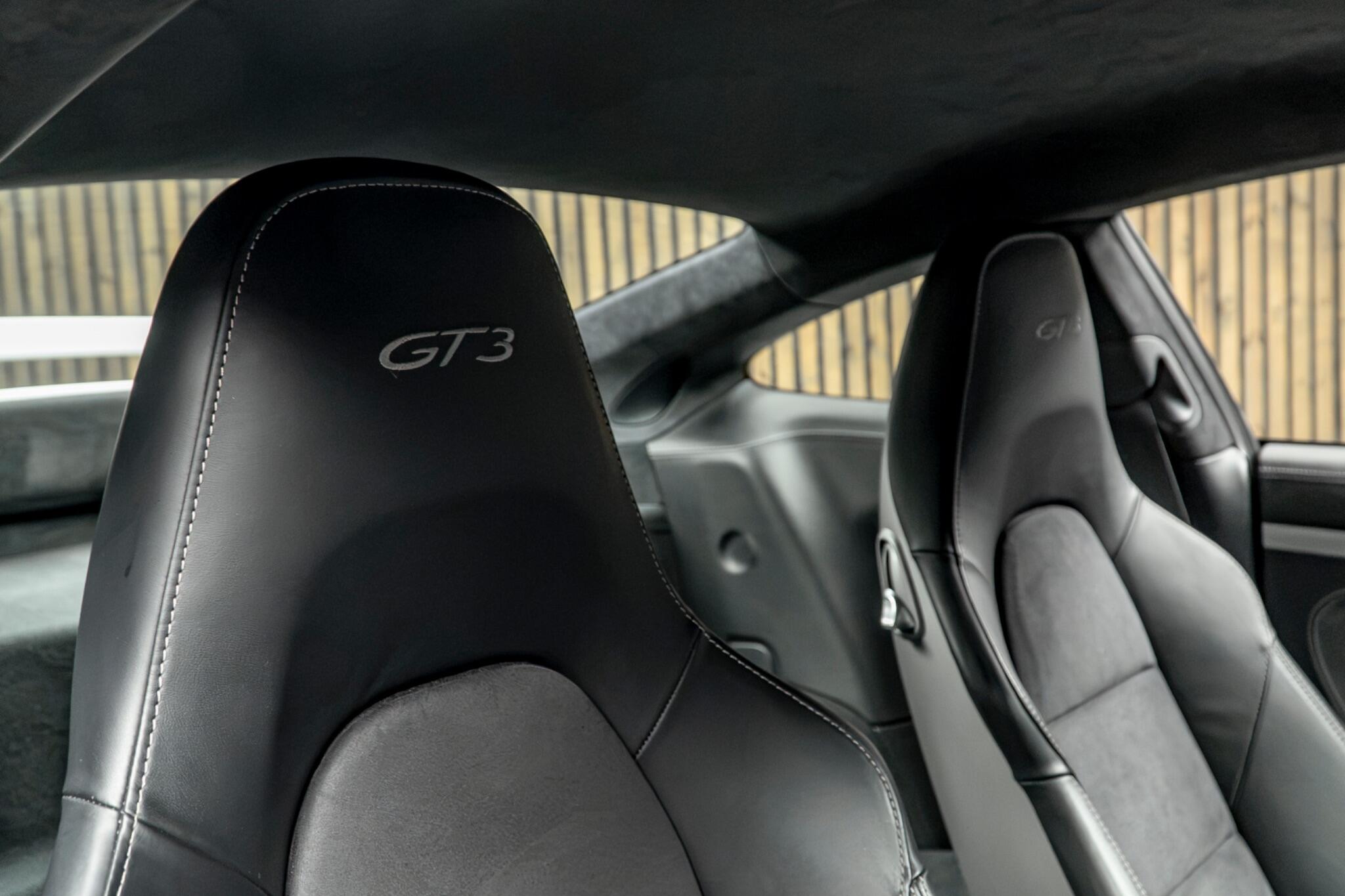 Porsche 911 view 40