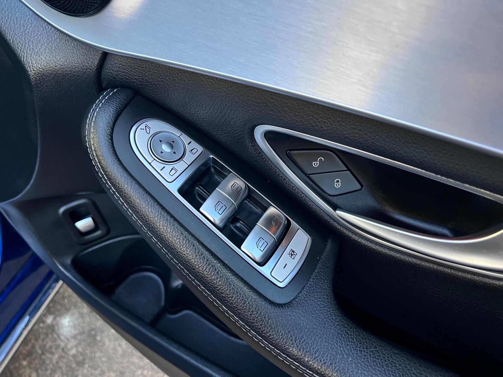 Mercedes-Benz C Class view 29