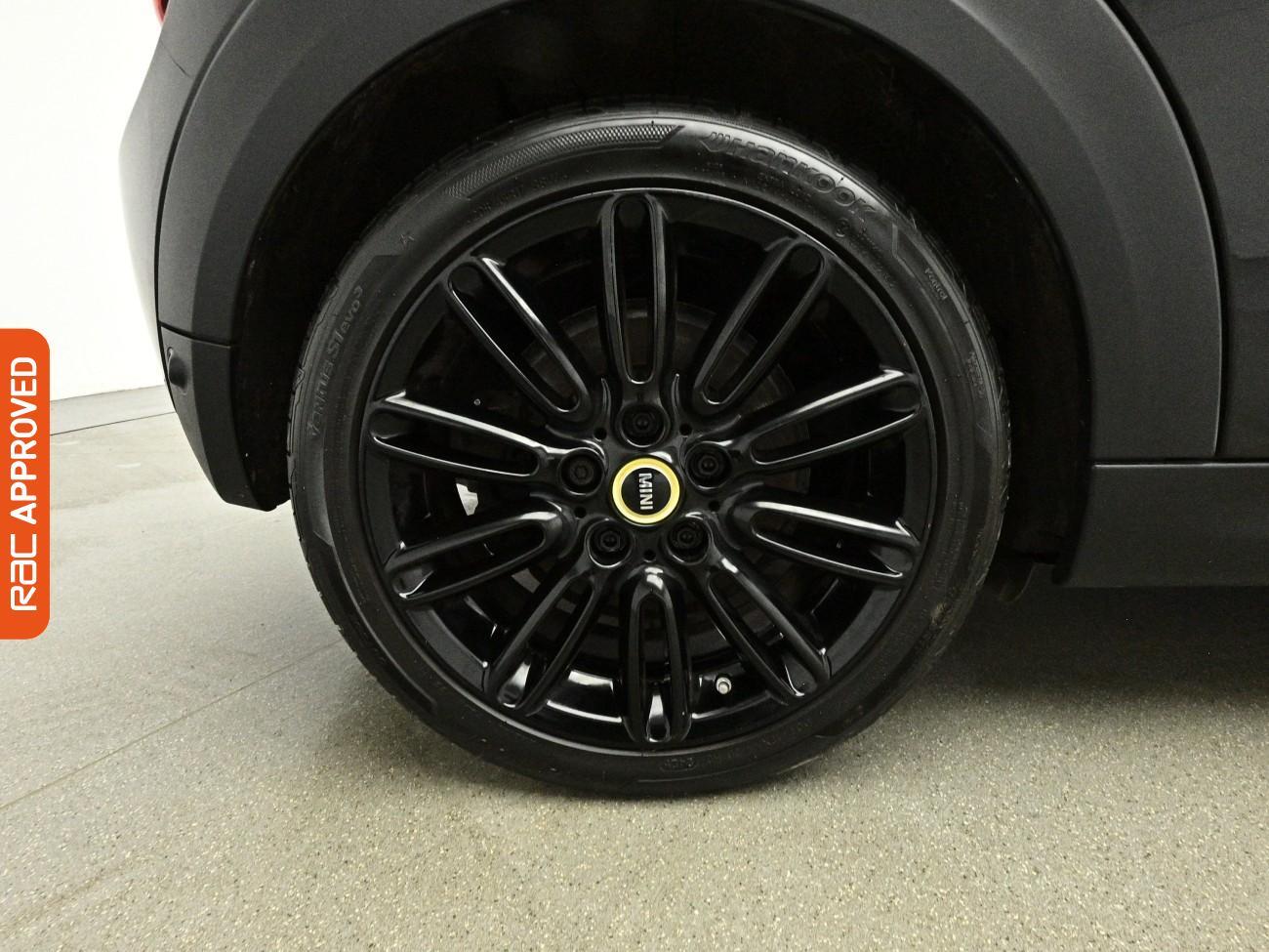 MINI Hatch view 28
