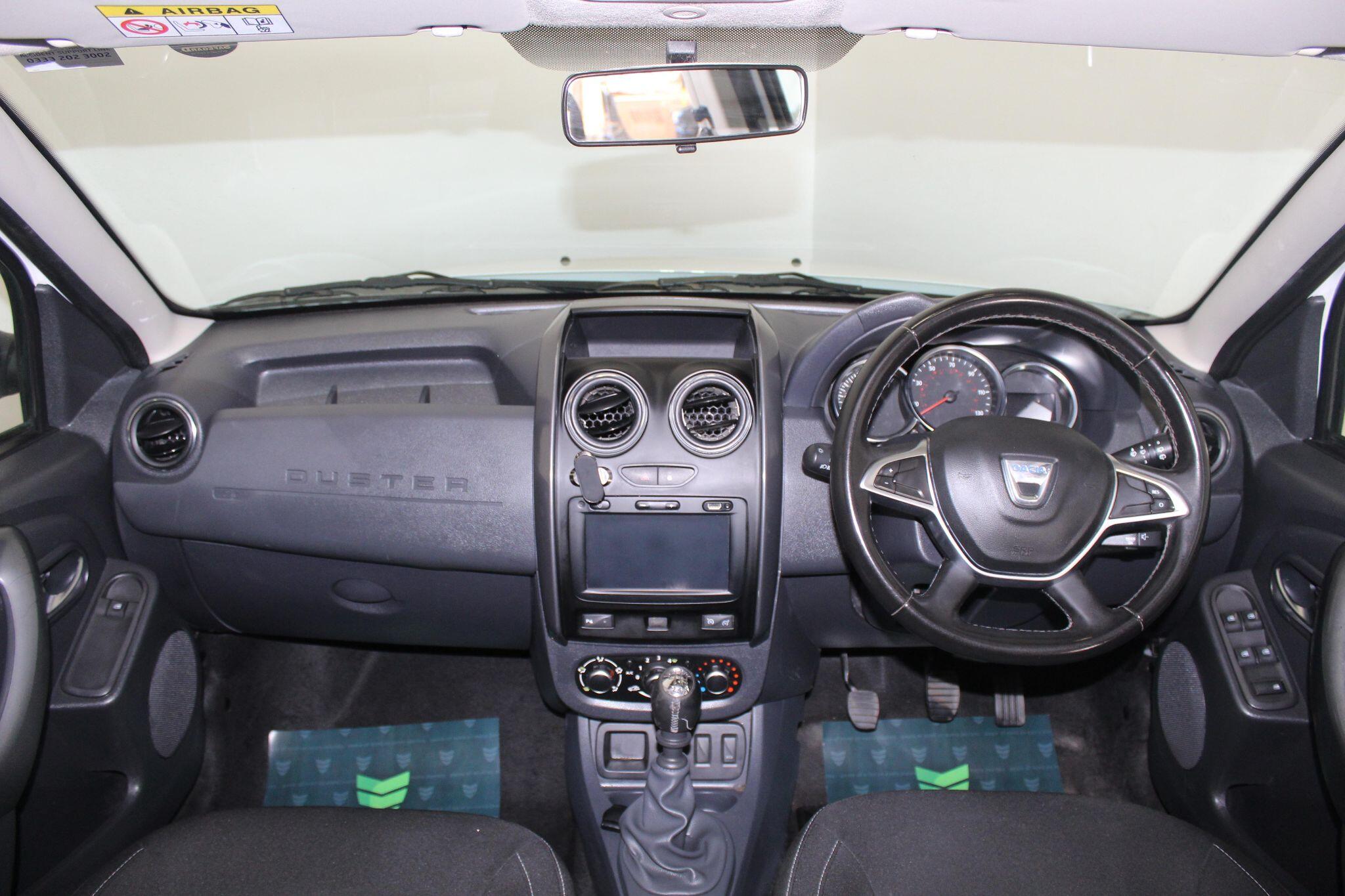 Dacia Duster view 29