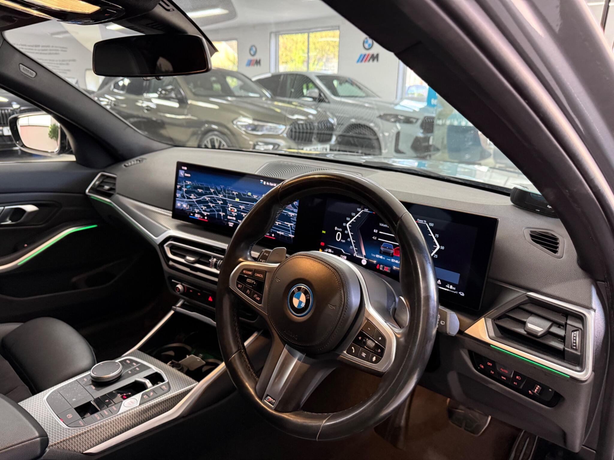 BMW 3 Series view 22