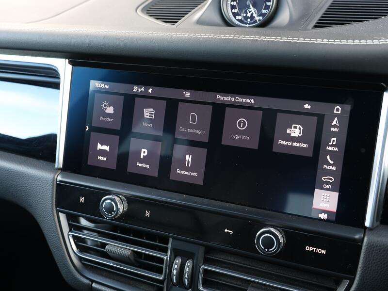 Porsche Macan view 14