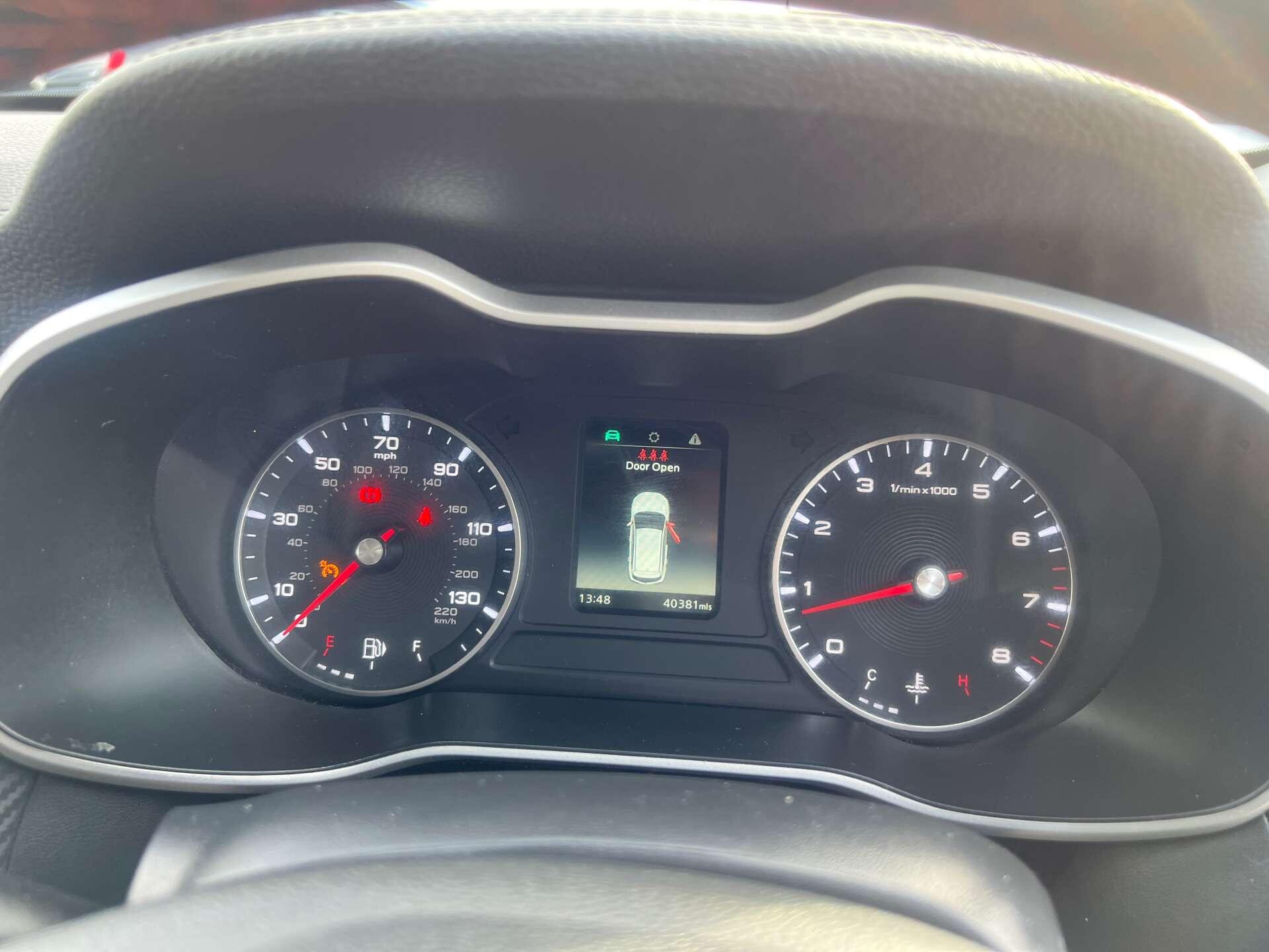MG ZS view 25