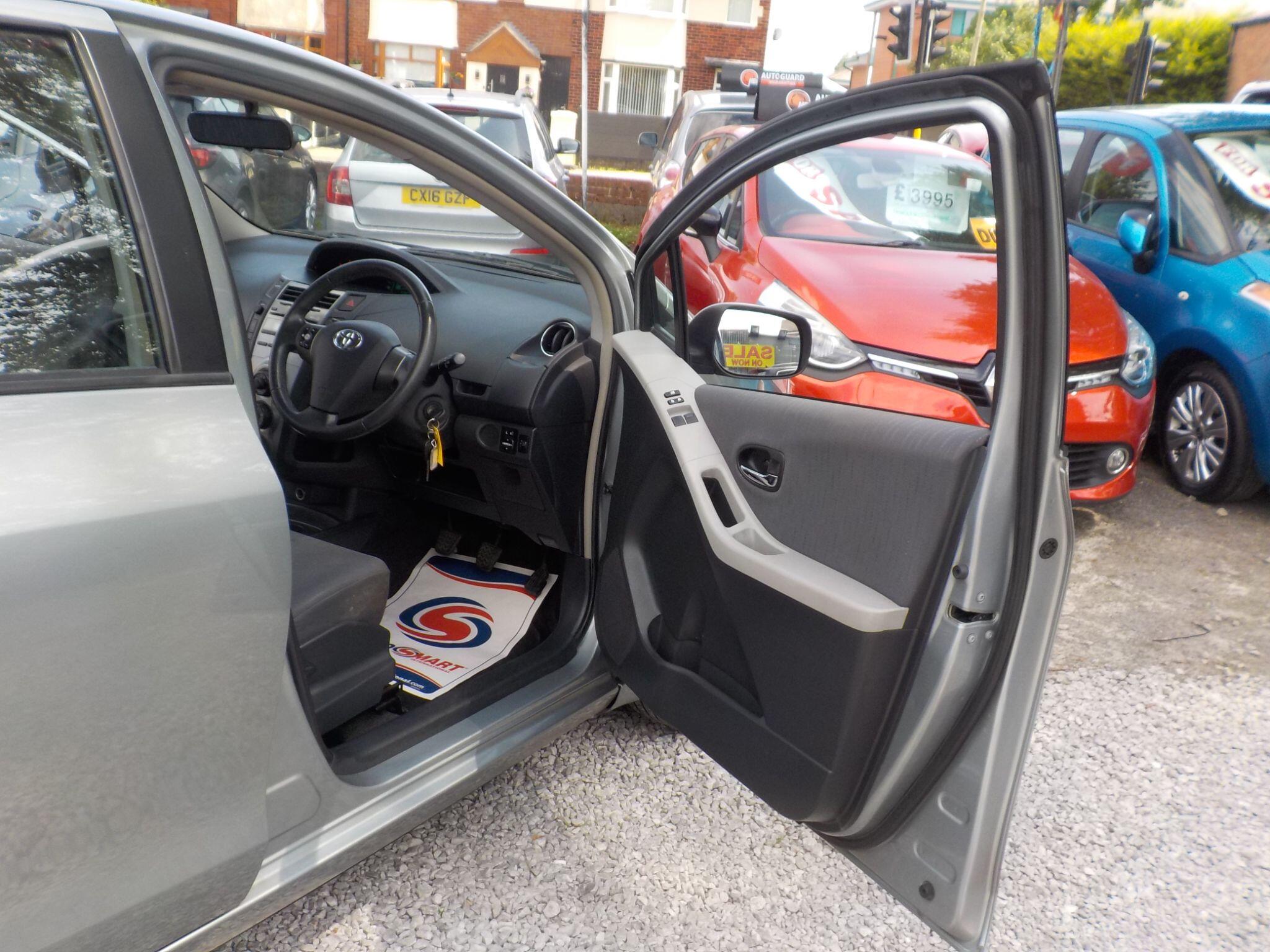 Toyota Yaris 1.33 Dual VVT-i TR Euro 4 (s/s) 5dr