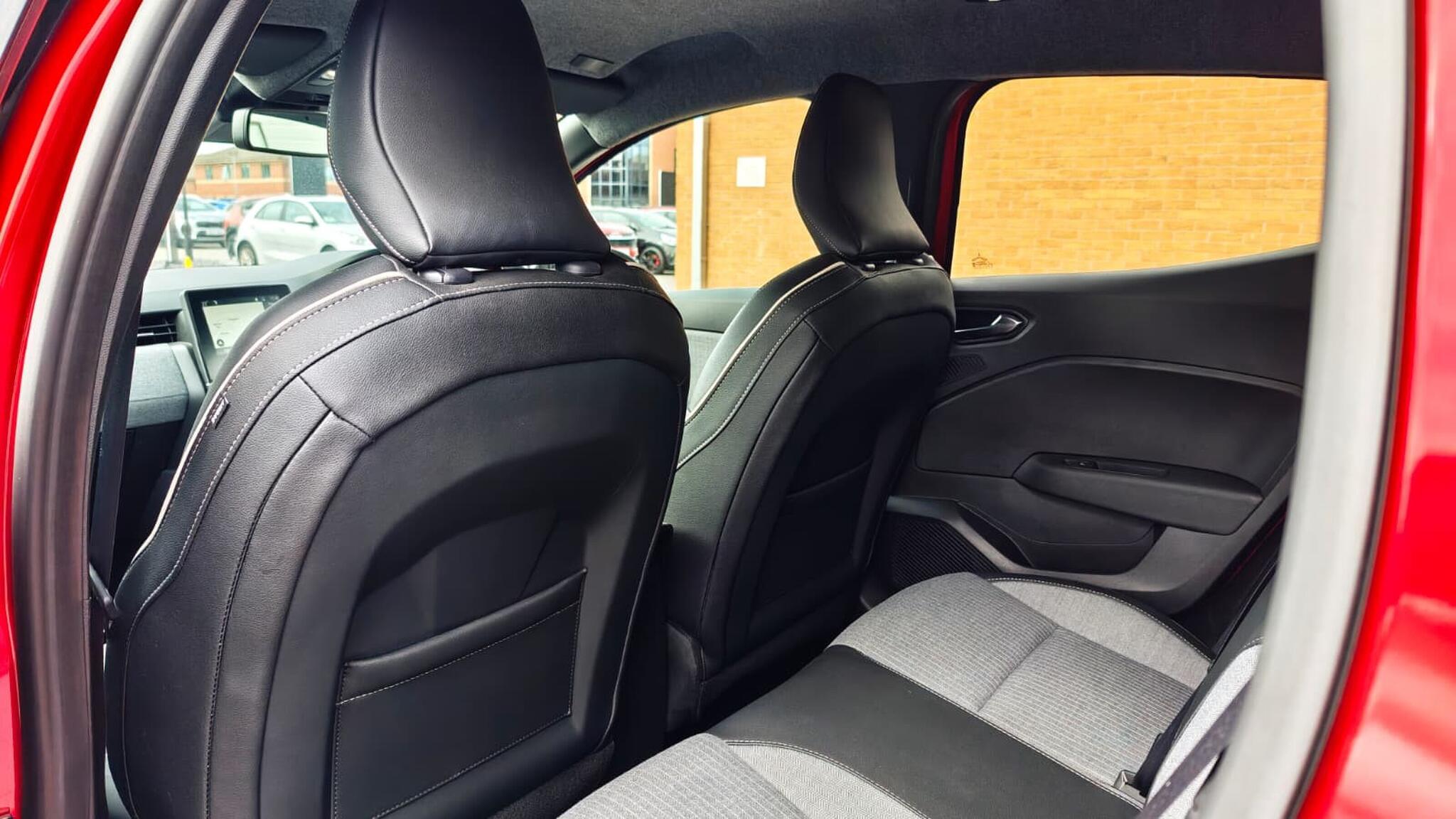 Renault Clio view 24
