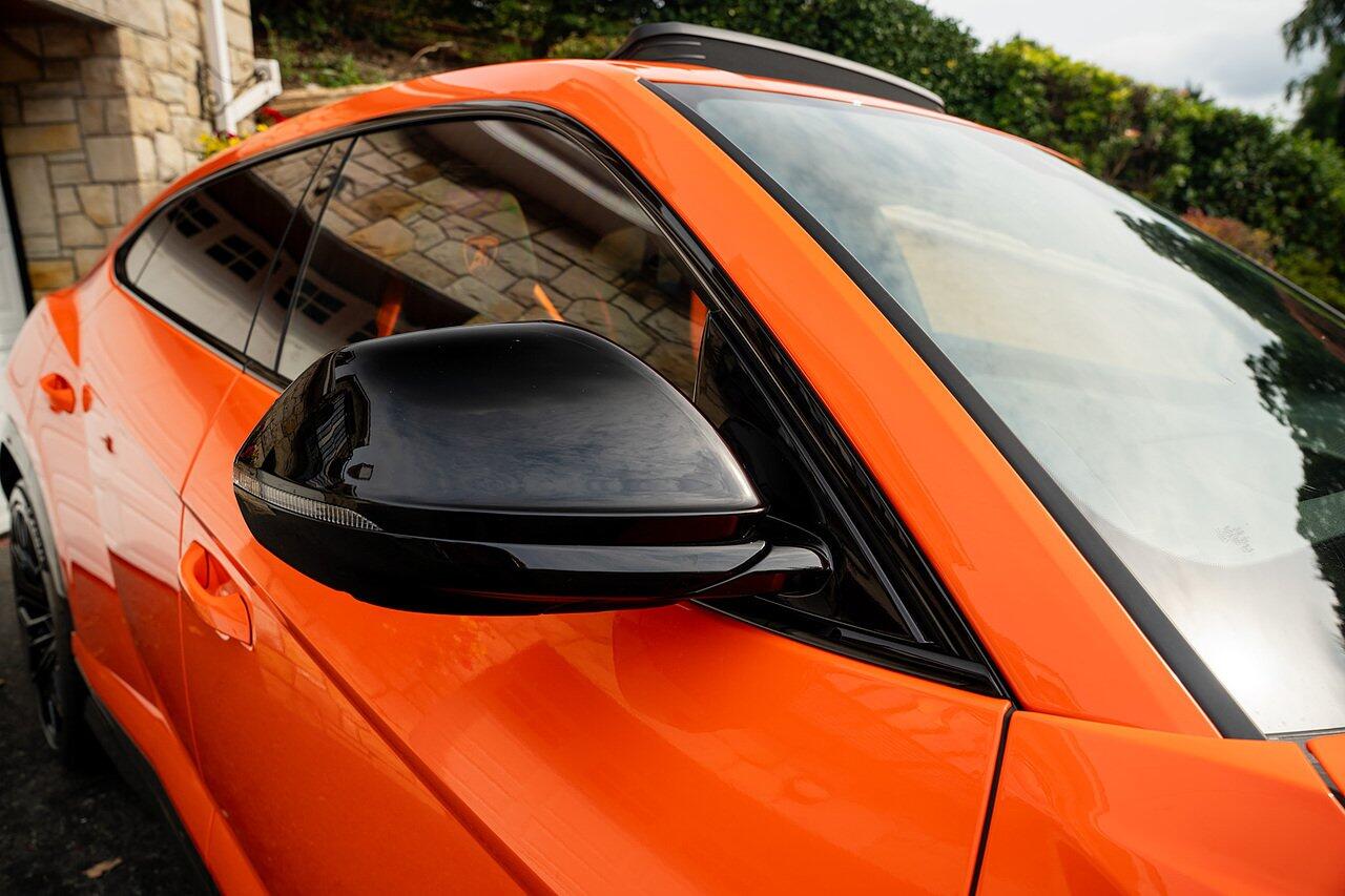 Lamborghini Urus view 34