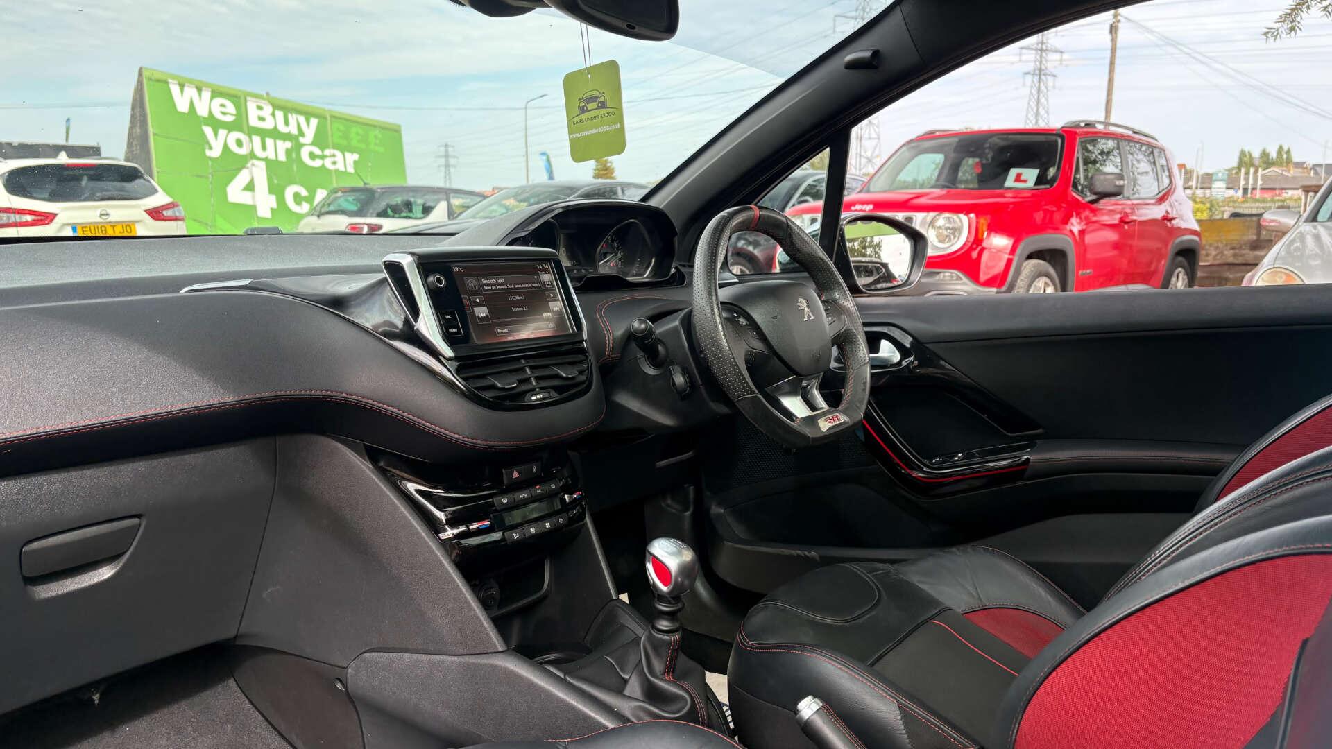 Peugeot 208 view 14