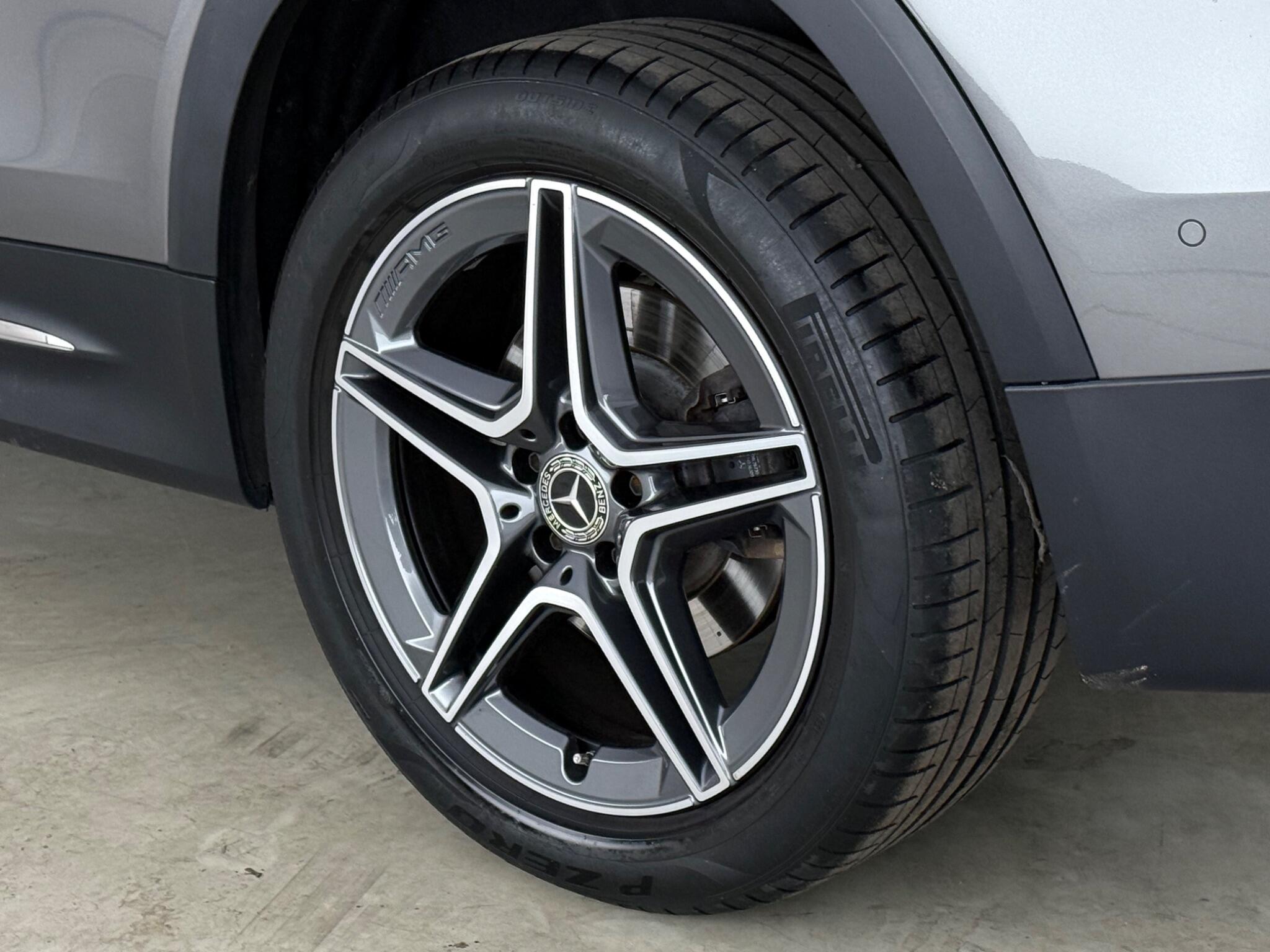 Mercedes-Benz GLB view 9