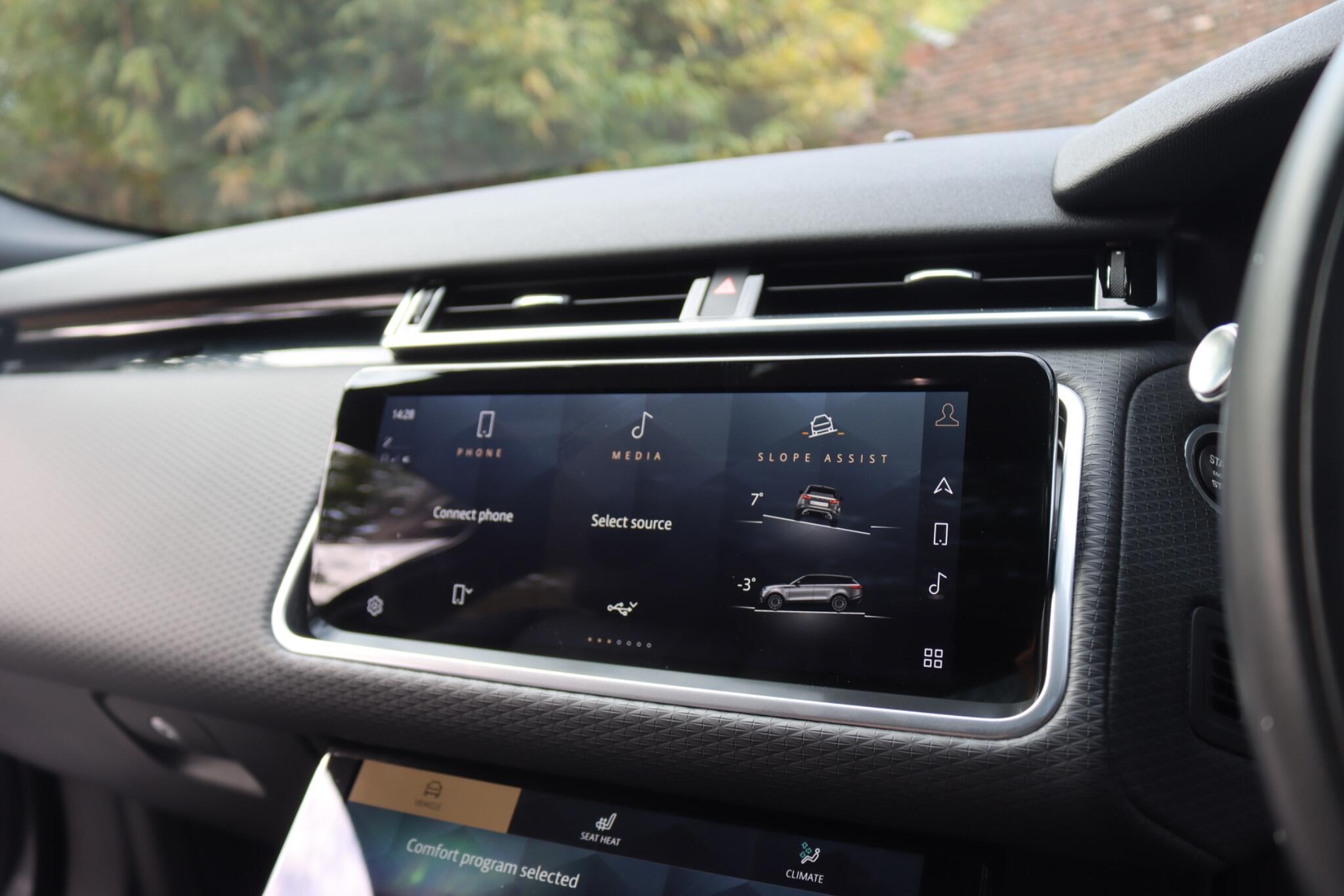 Land Rover Range Rover Velar view 39