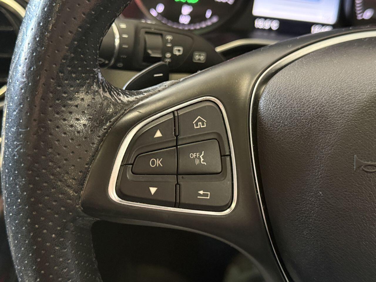 Mercedes-Benz C-Class view 38