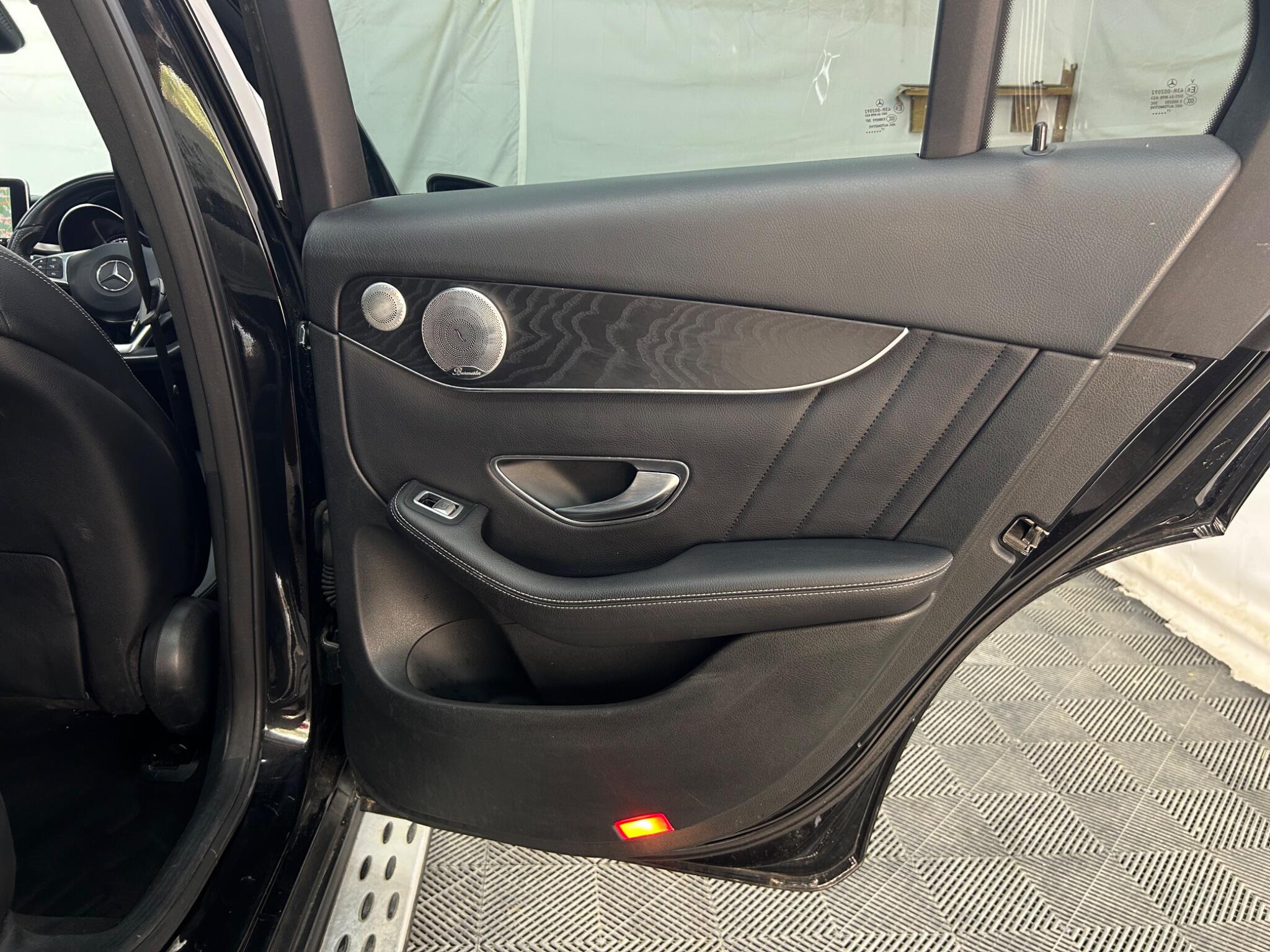 Mercedes-Benz GLC view 33