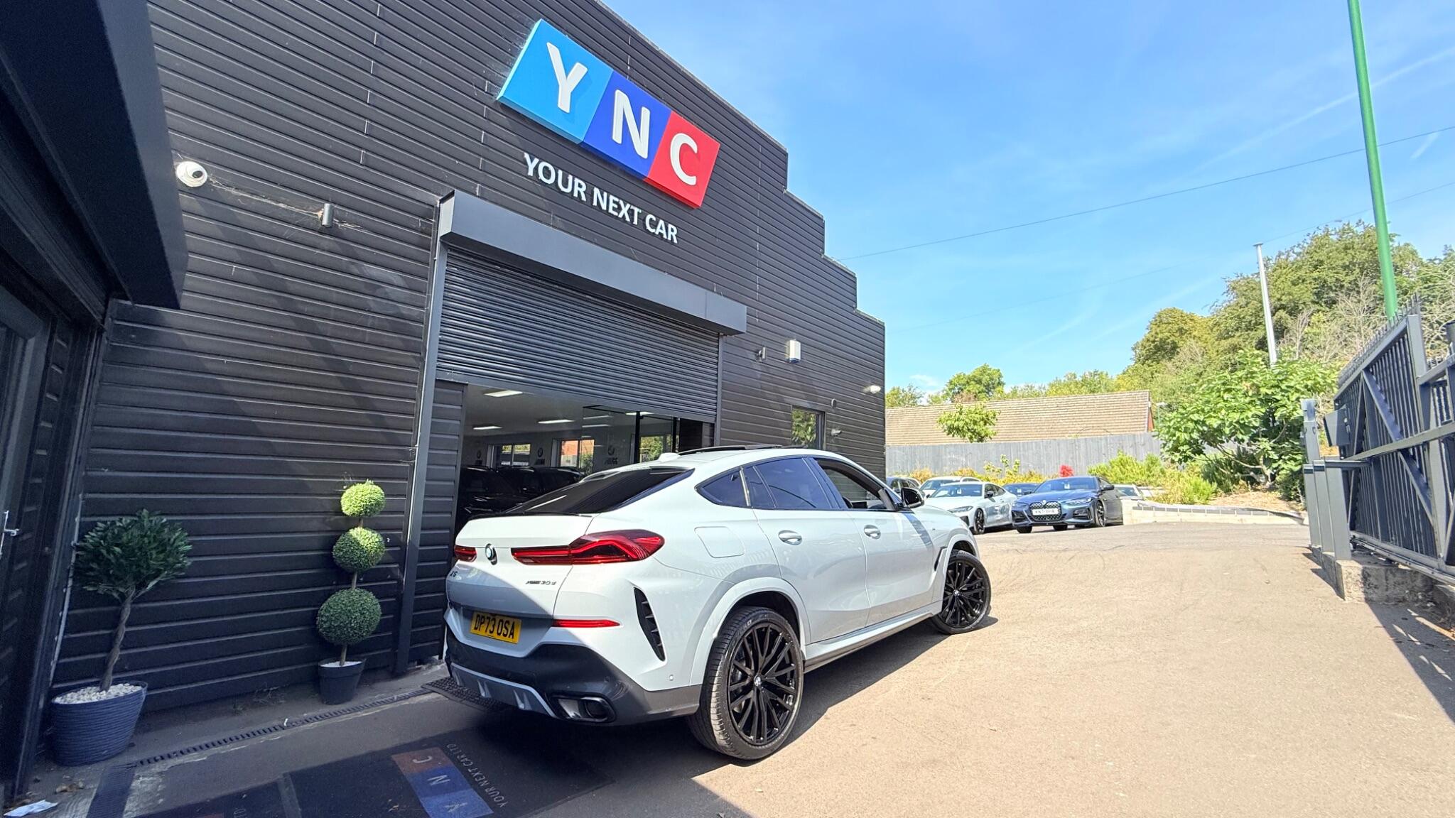 BMW X6 view 5
