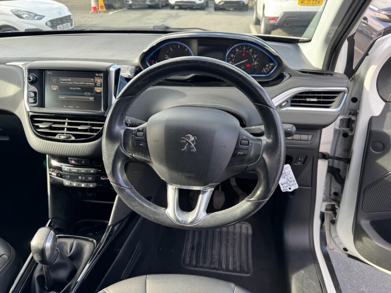 Peugeot 2008 view 11