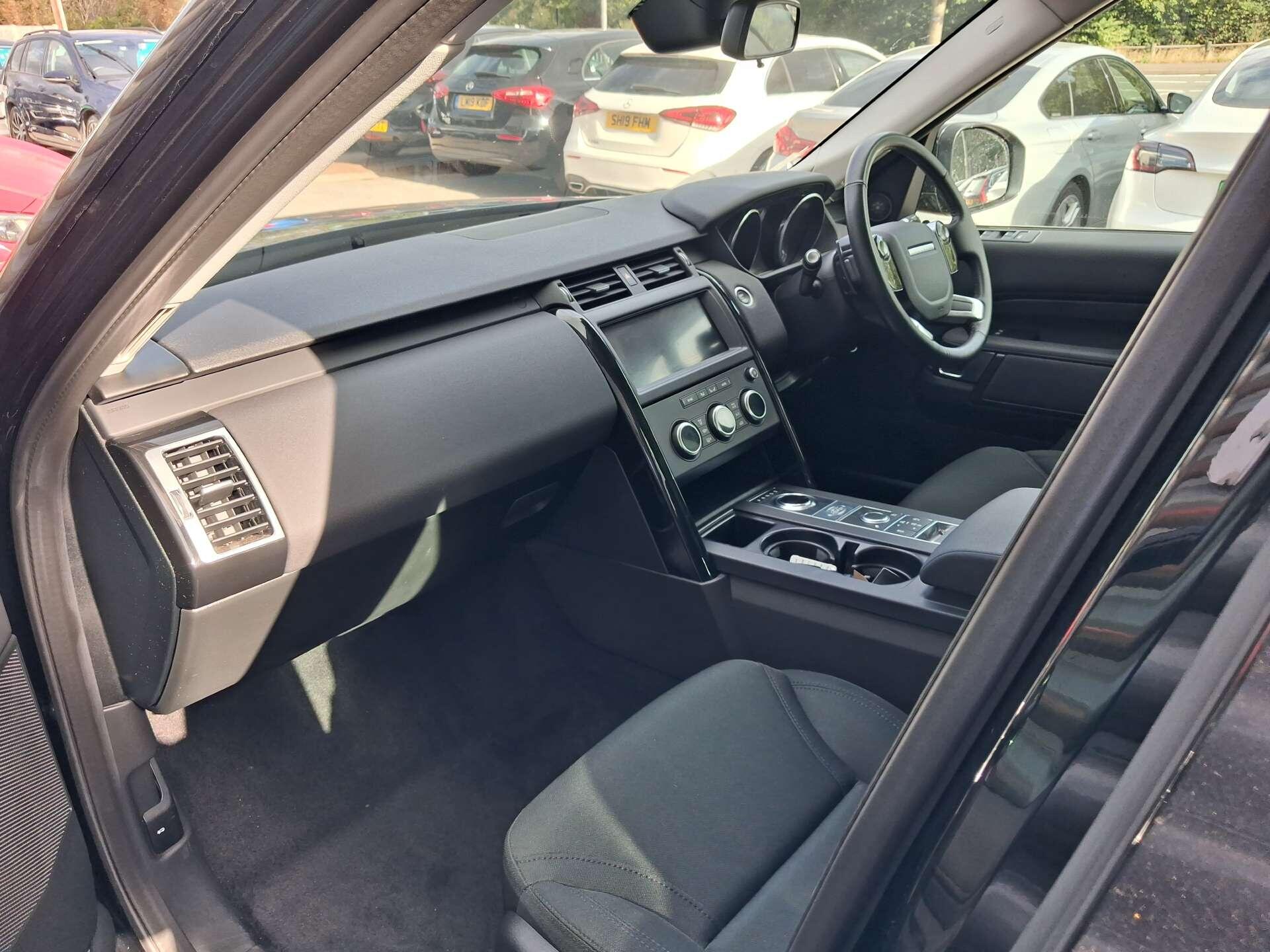 Land Rover Discovery view 15