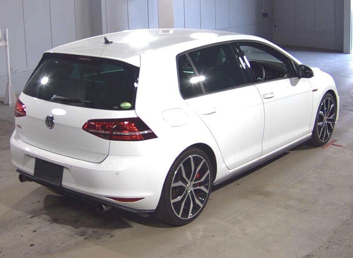 Volkswagen Golf view 4