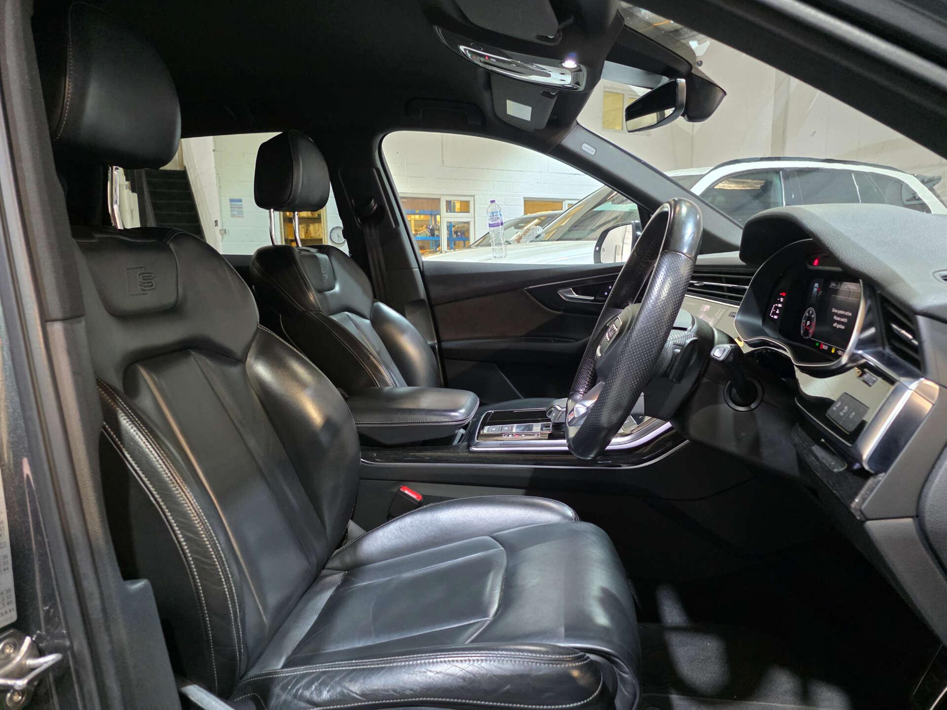 Audi Q7 view 19