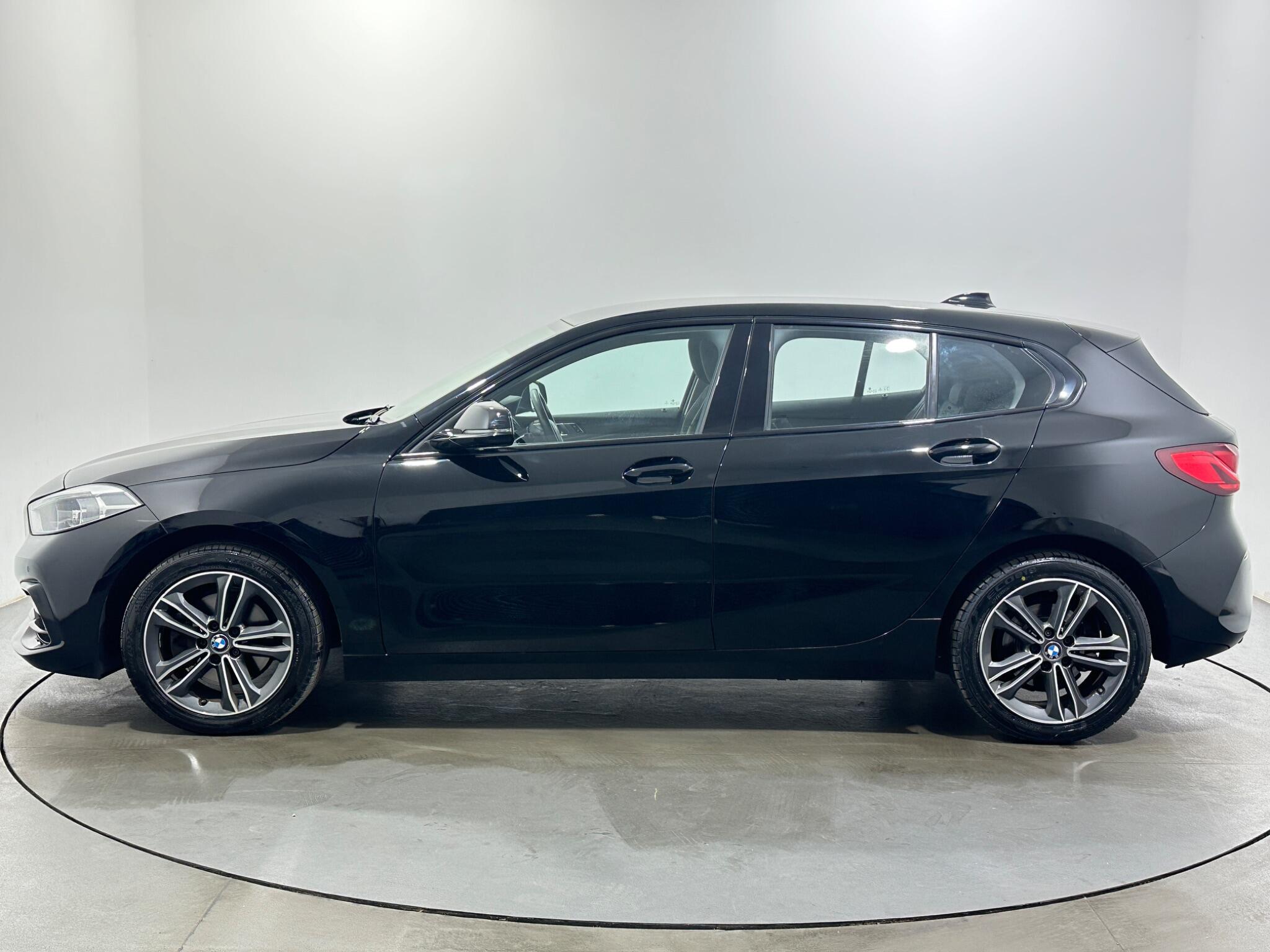 BMW 1 Series view 5