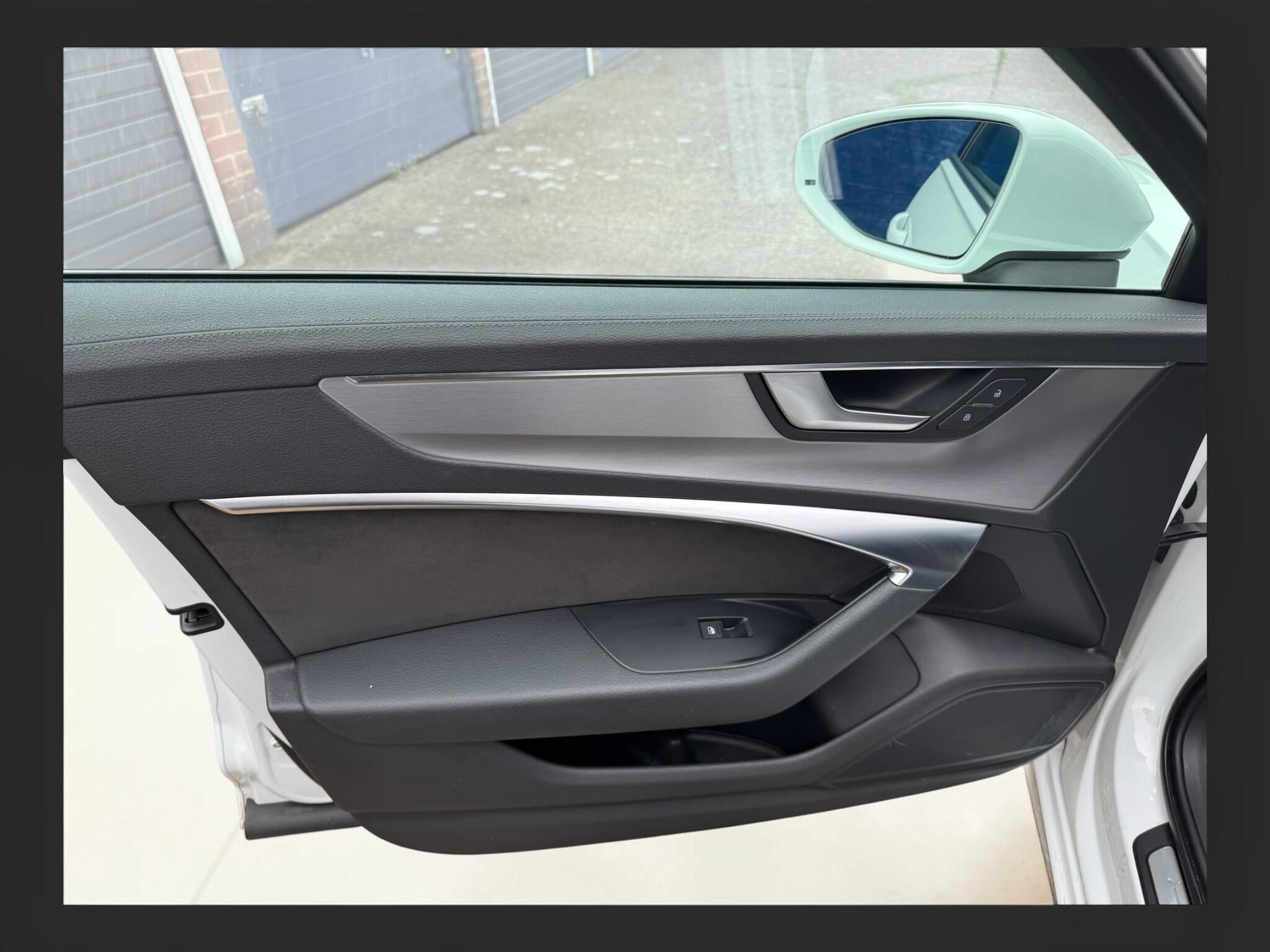 Audi A6 view 27