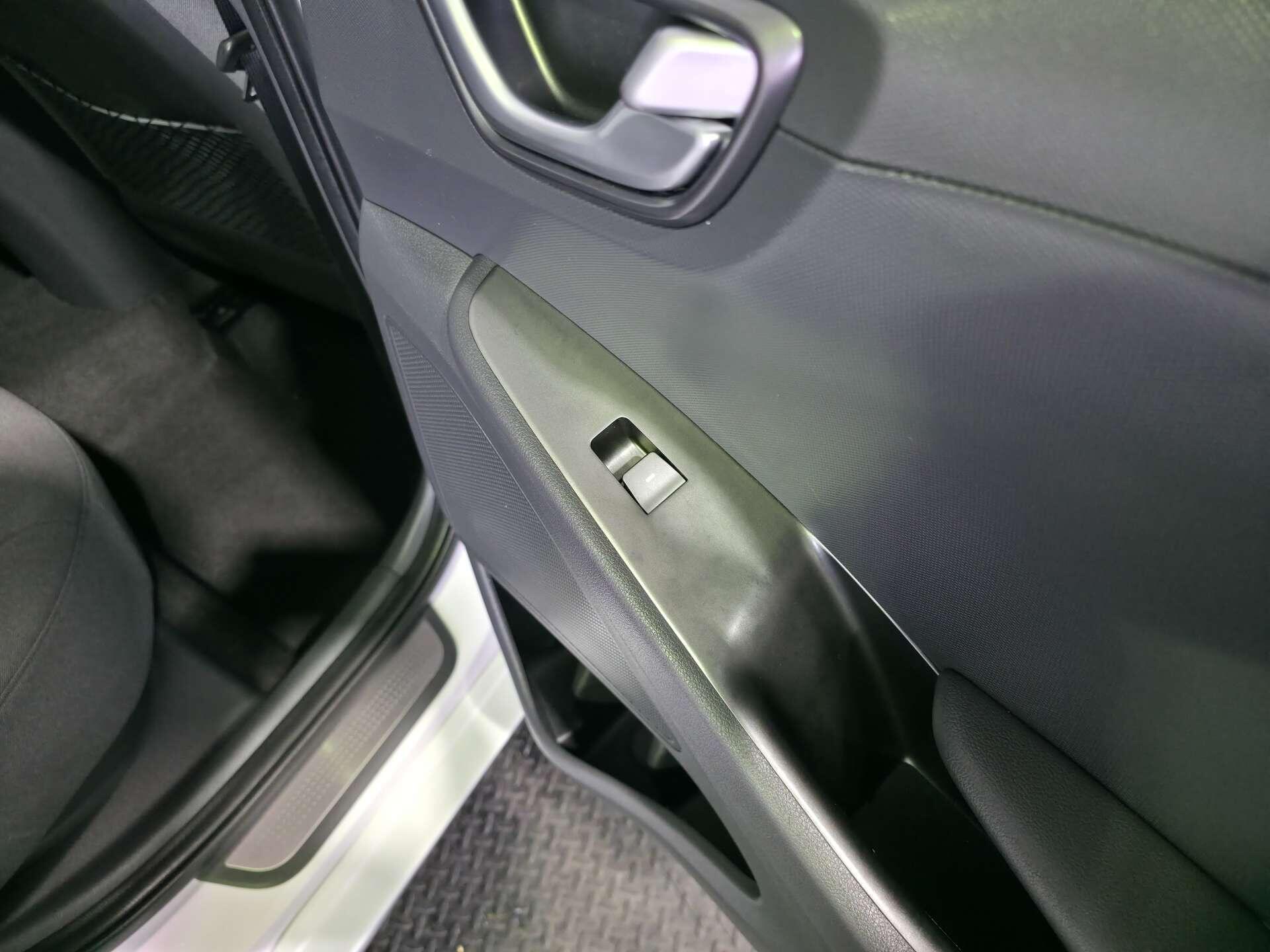 Hyundai Ioniq view 53