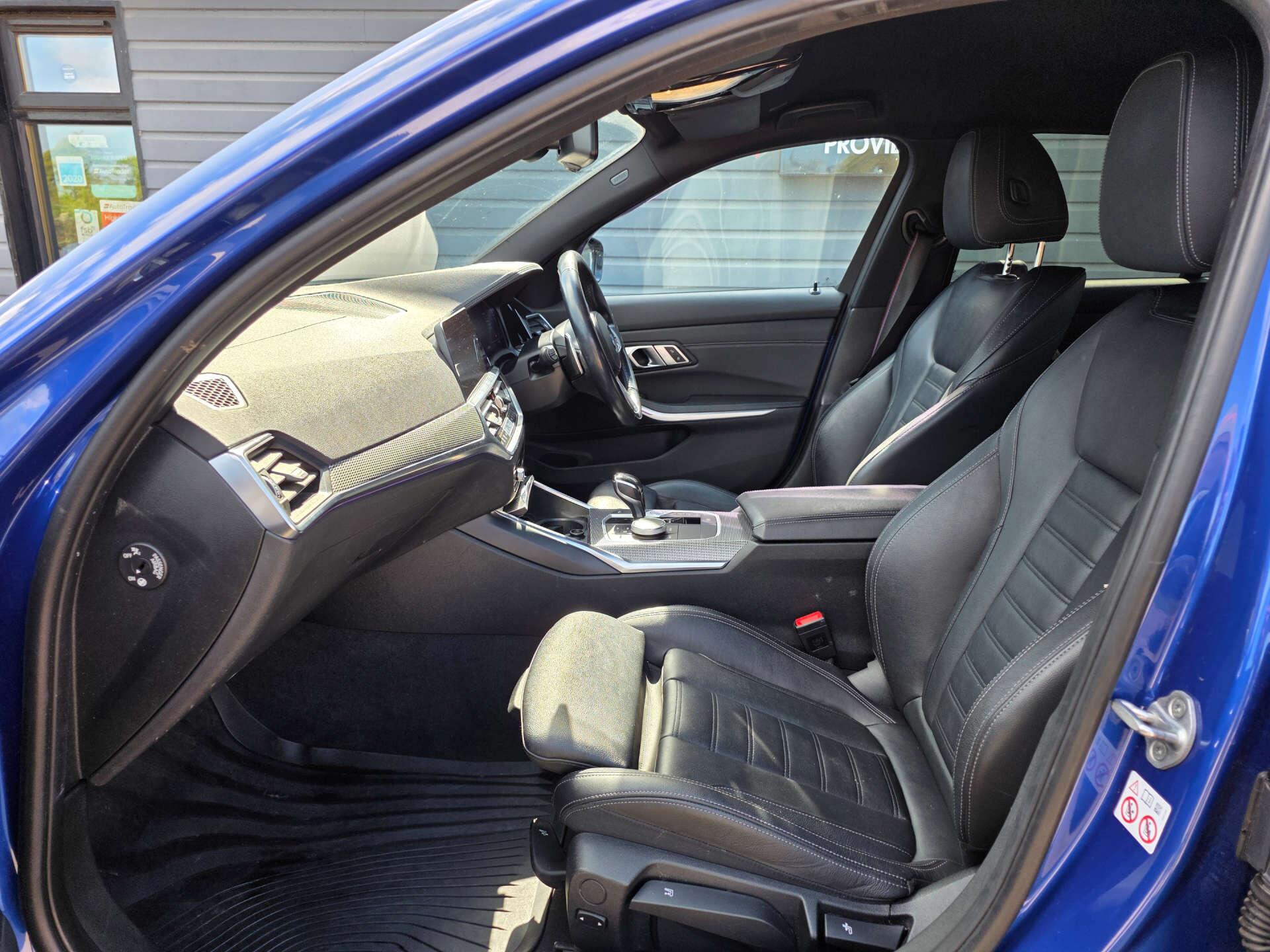 BMW 3 Series view 27