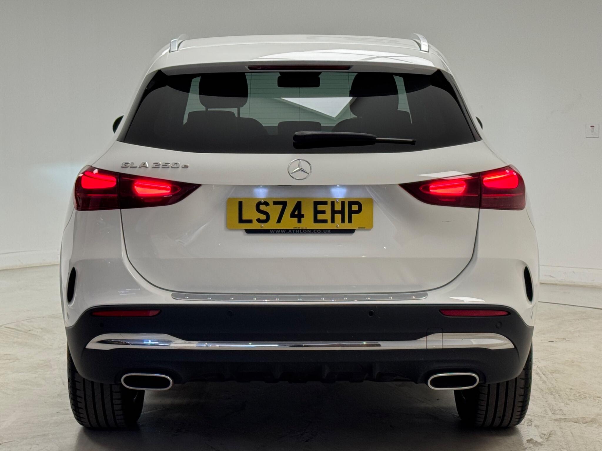 Mercedes-Benz Gla view 5