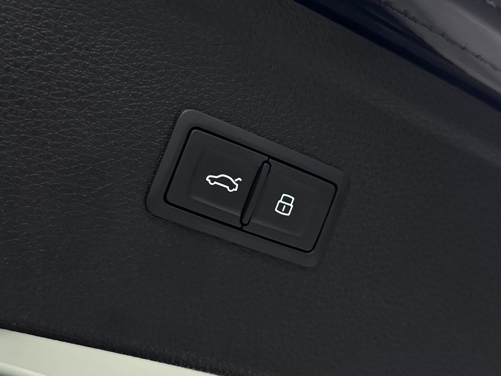 Audi Q5 view 8