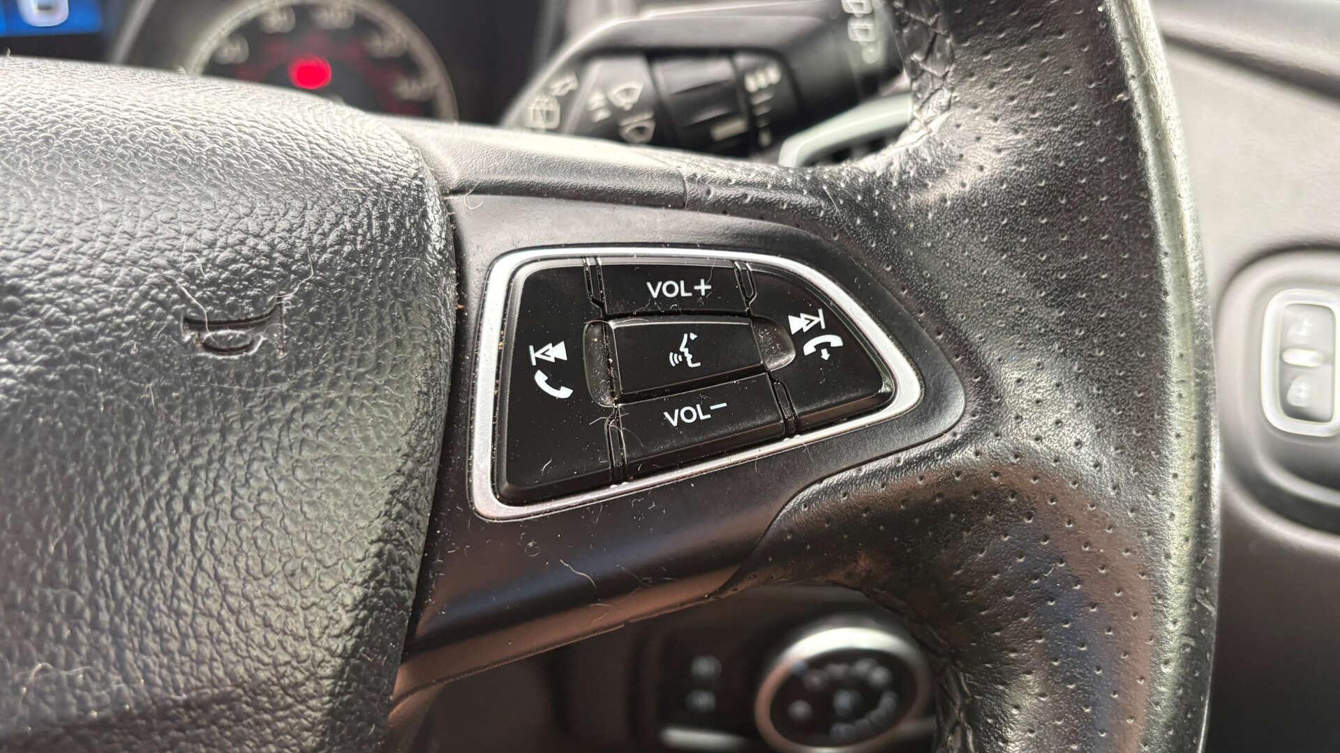 Ford Focus view 18