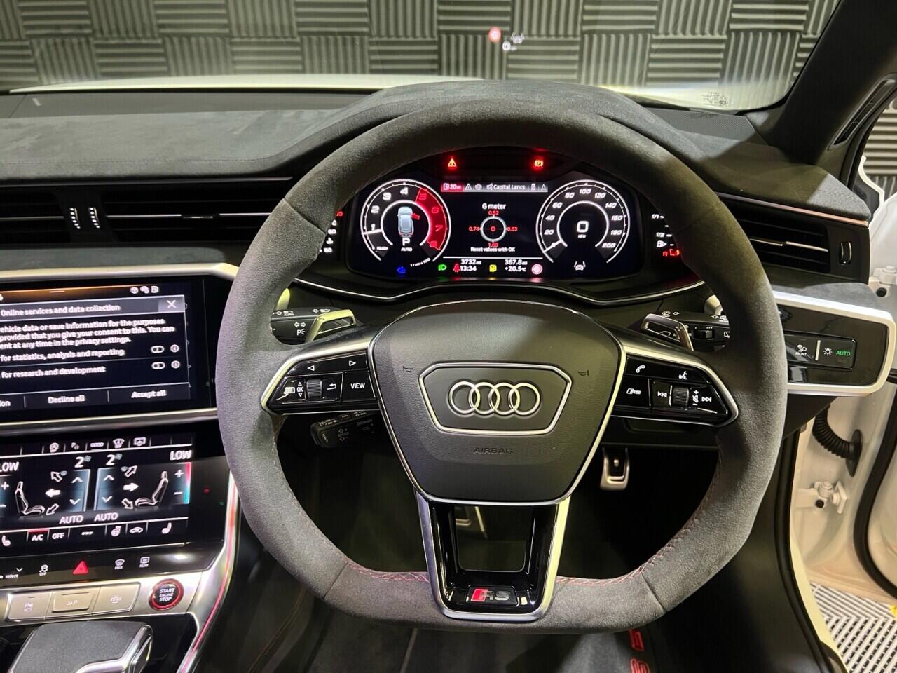 Audi RS6 Avant view 10