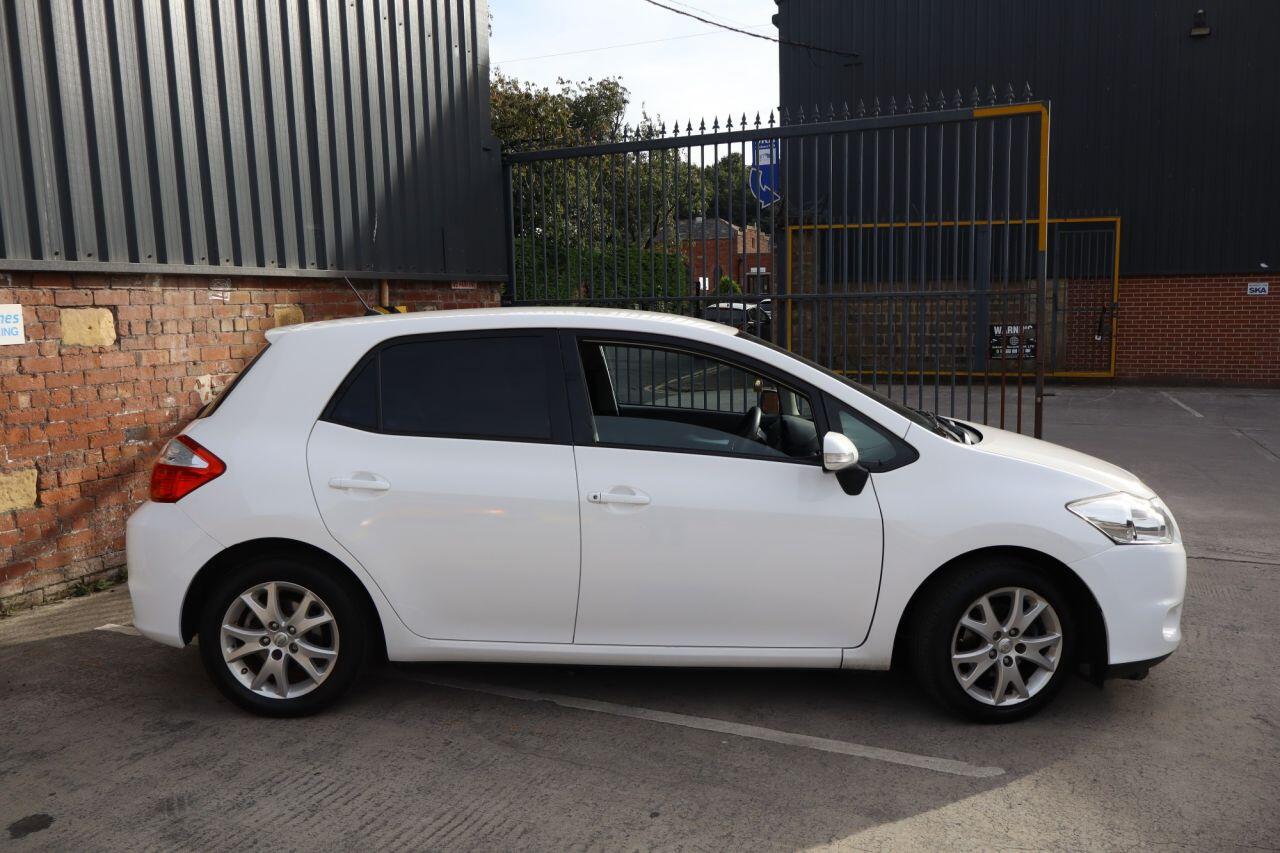 Toyota Auris view 2