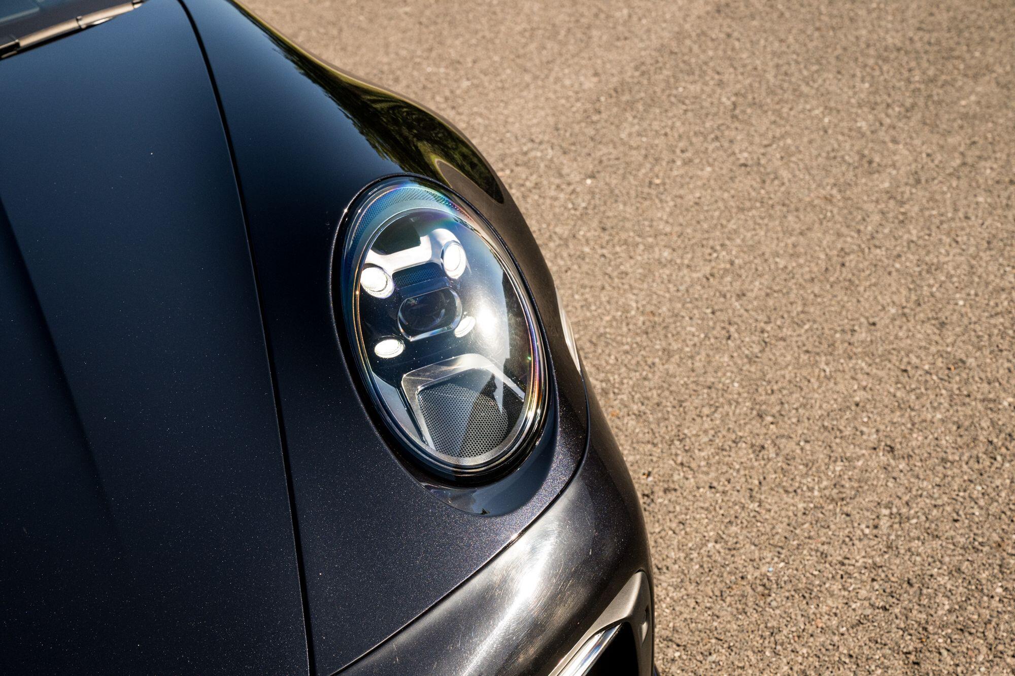 Porsche 911 view 11
