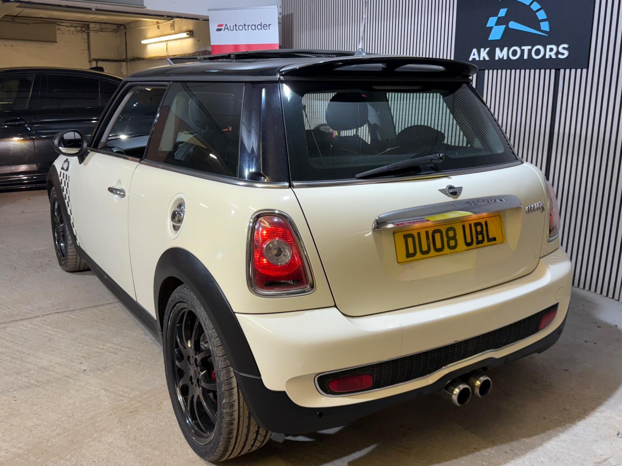 2008 MINI Hatch image 9