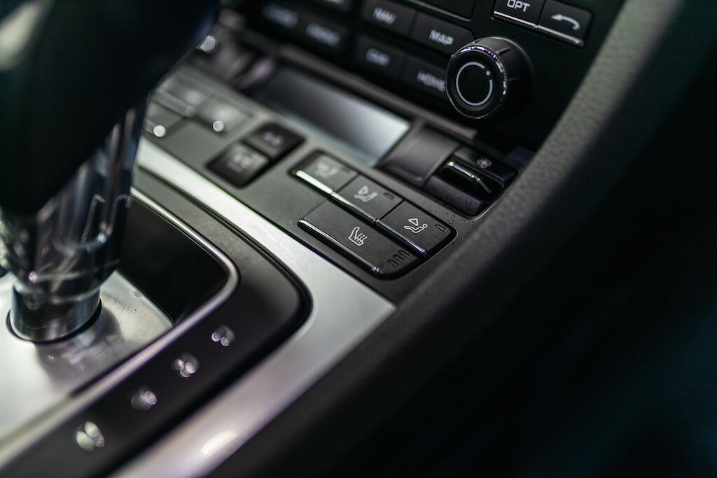 Porsche Cayman view 22