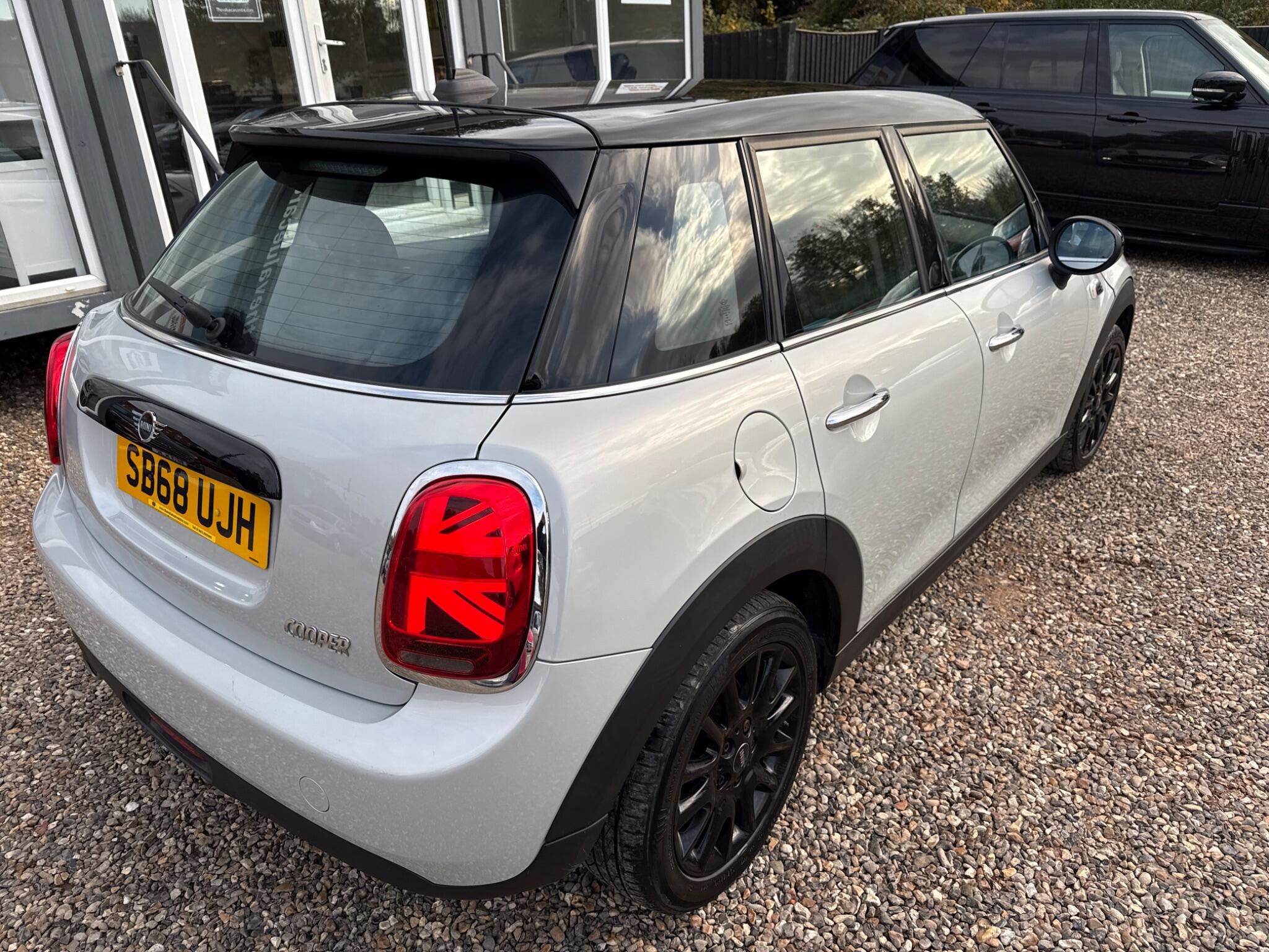 Mini Hatch view 3