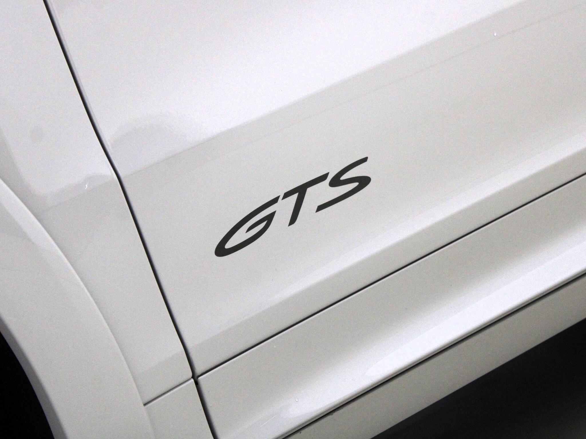 Porsche Cayenne view 12