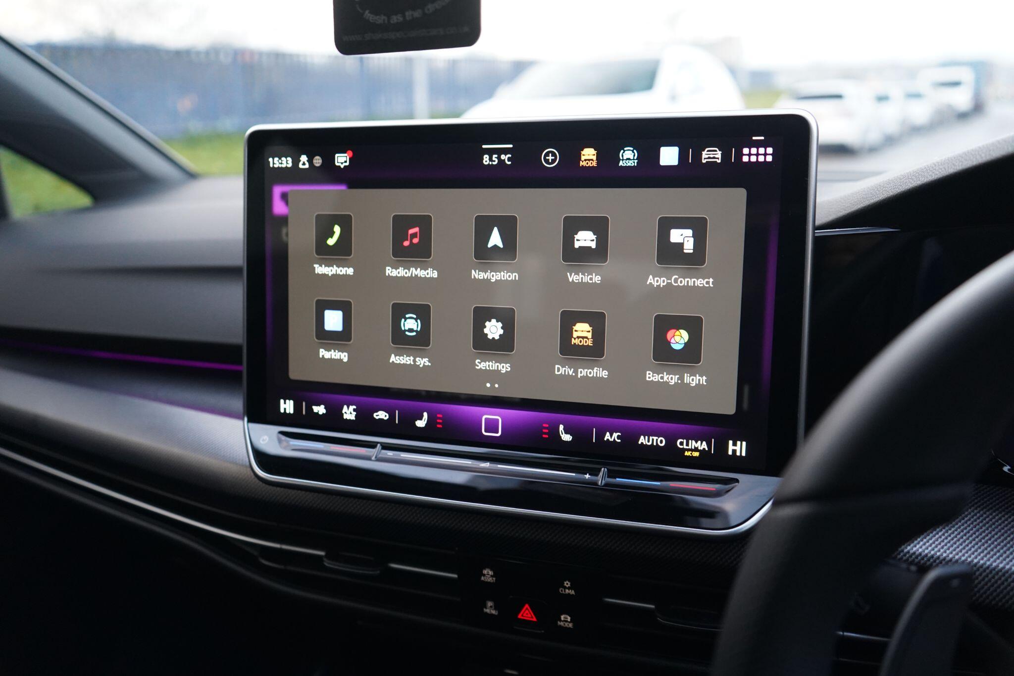 Volkswagen Golf view 18