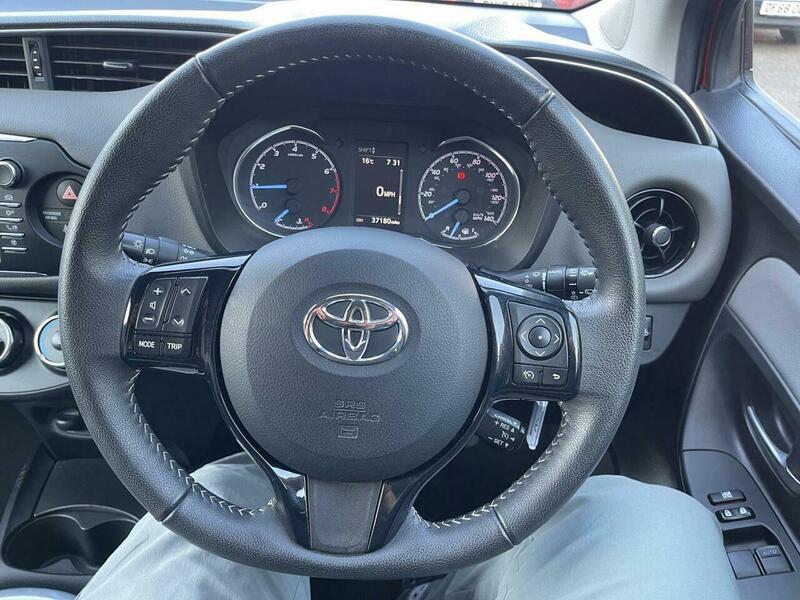 2017 Toyota Yaris 1.5 VVT-i Icon Euro 6 5dr • 37,180 miles image 35